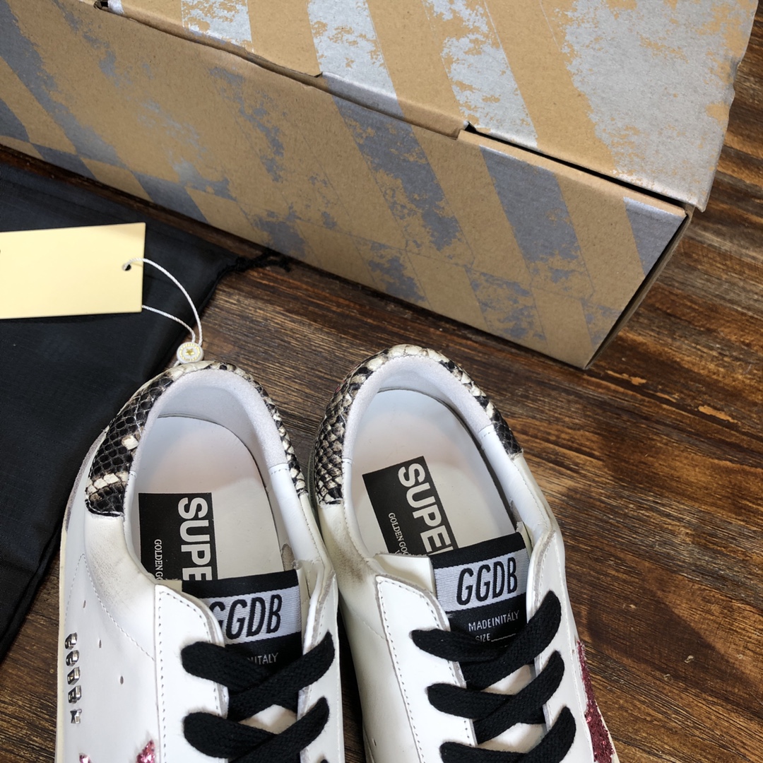 Golden Goose Superstar distressed-finish sneakers 1 - vstockx