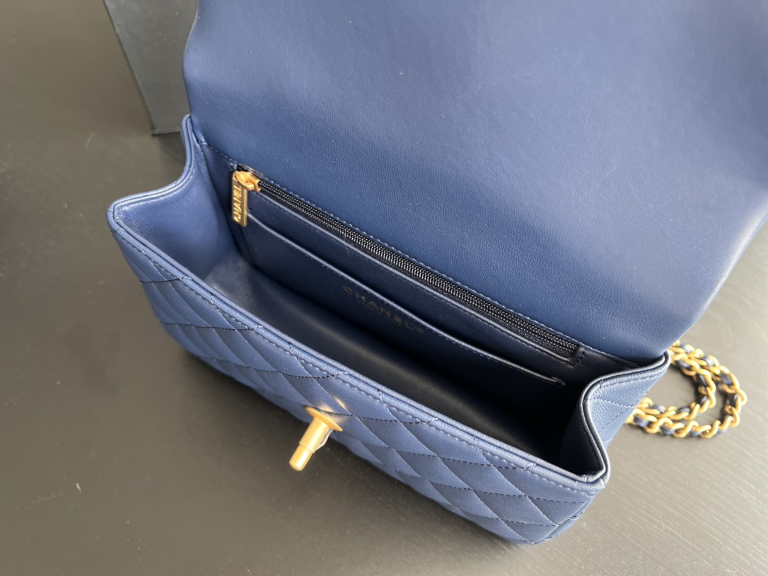 Handbag Chanel 2431 size 20cmx12cmx6 cm - vstockx