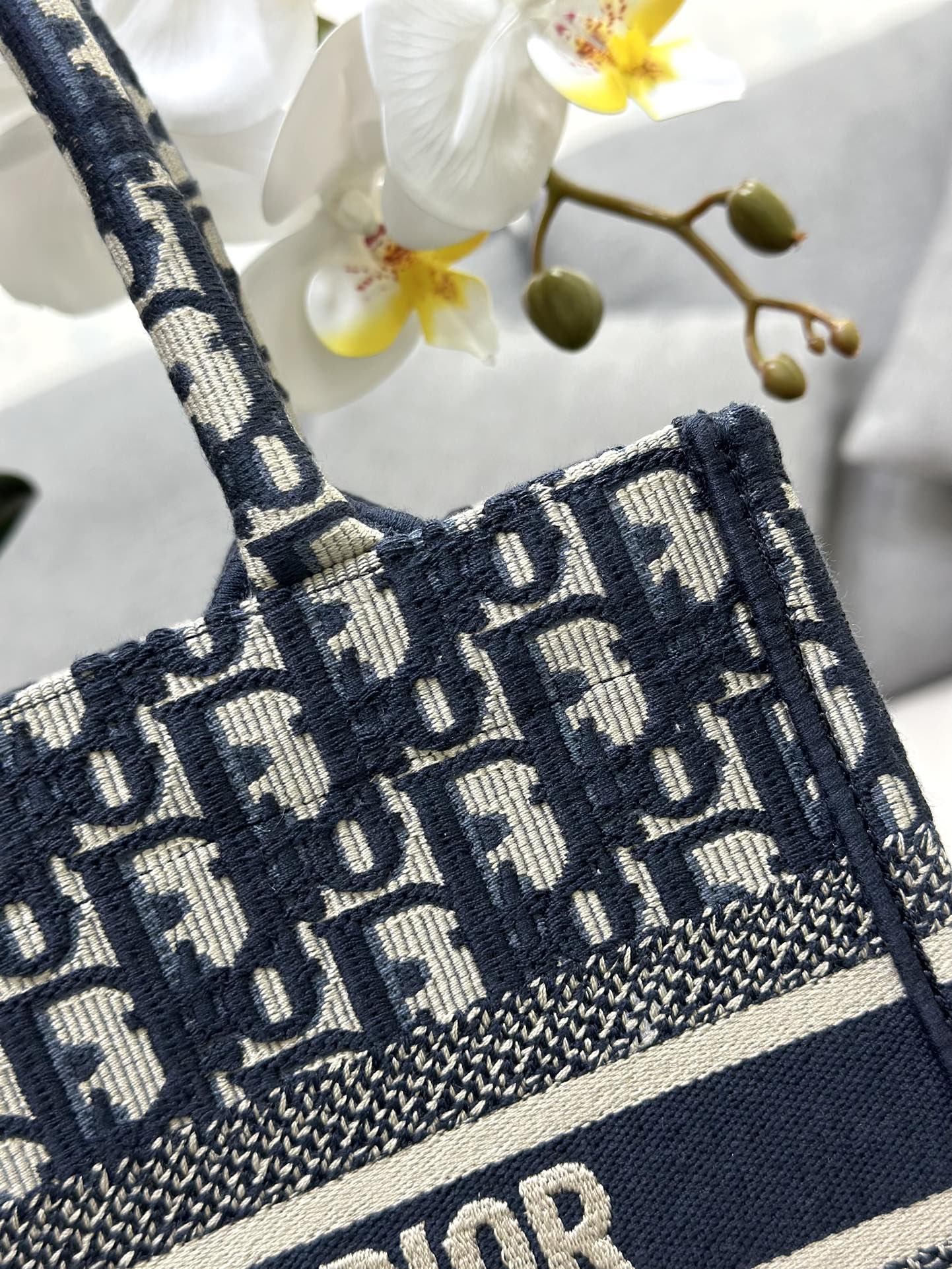 Handbag Dior M1286 size 26.5 x 21 x 14 cm - vstockx