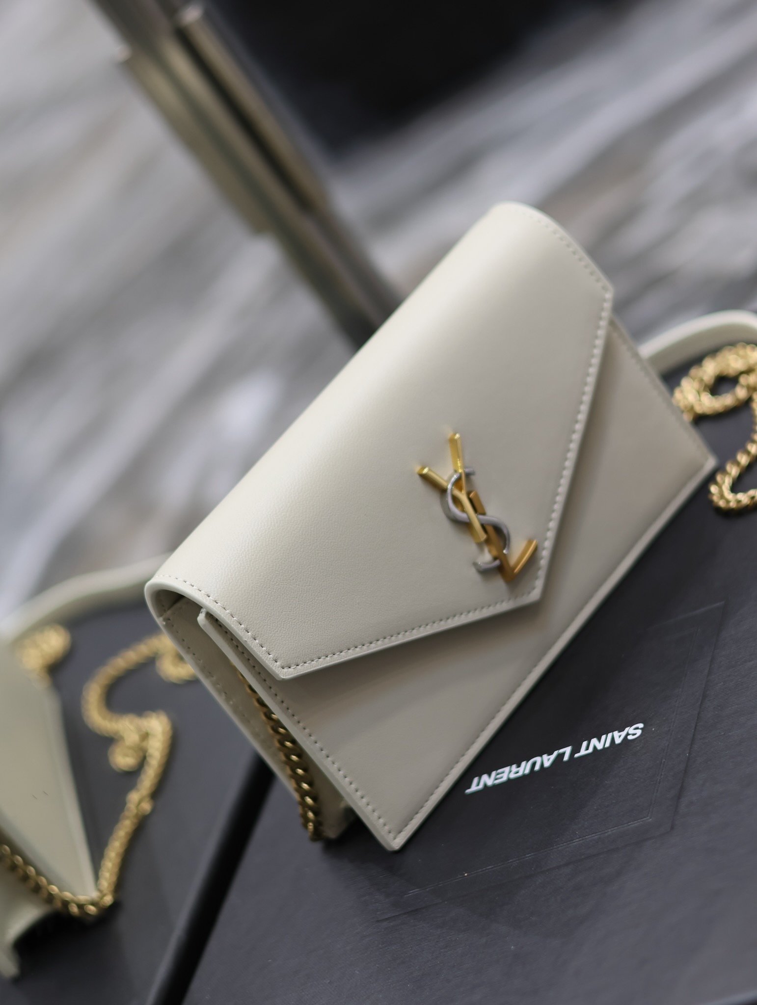Handbags SAINT LAURENT 393953 size 19x11.5x4 cm - vstockx