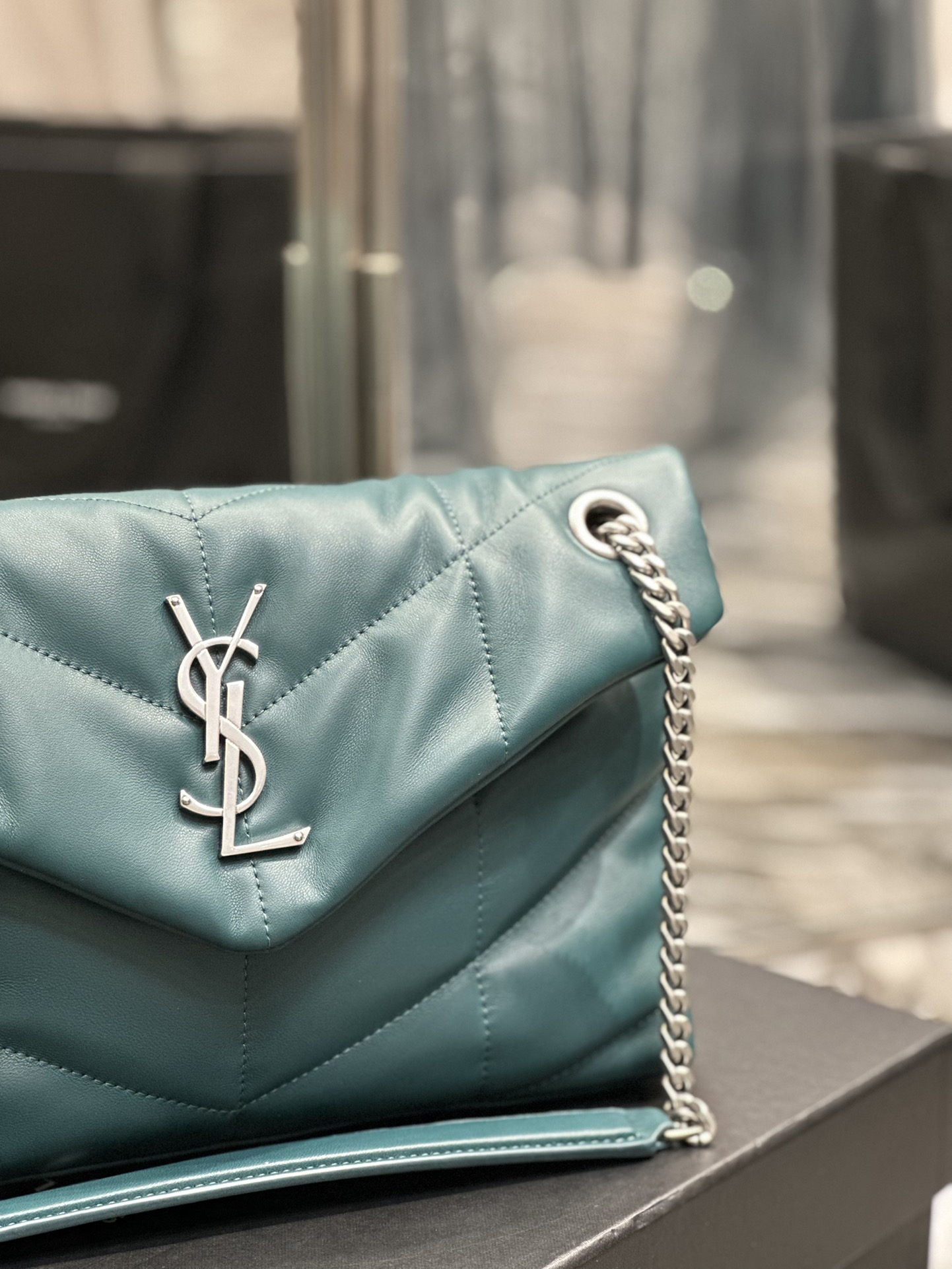 Handbags SAINT LAURENT 577476 size 29x17x11 cm - vstockx
