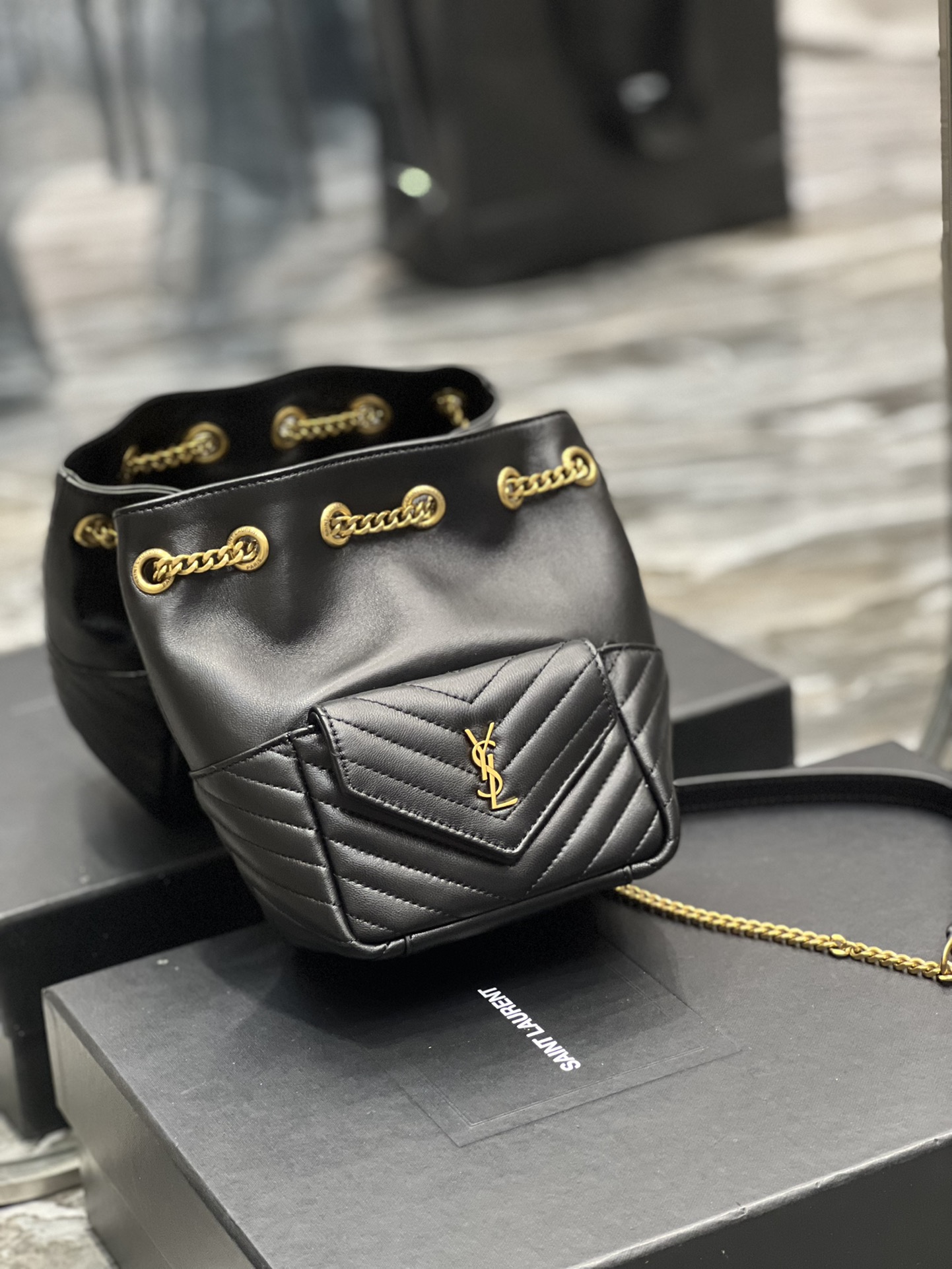 Handbags SAINT LAURENT 631052 size 19x13x13 cm - vstockx