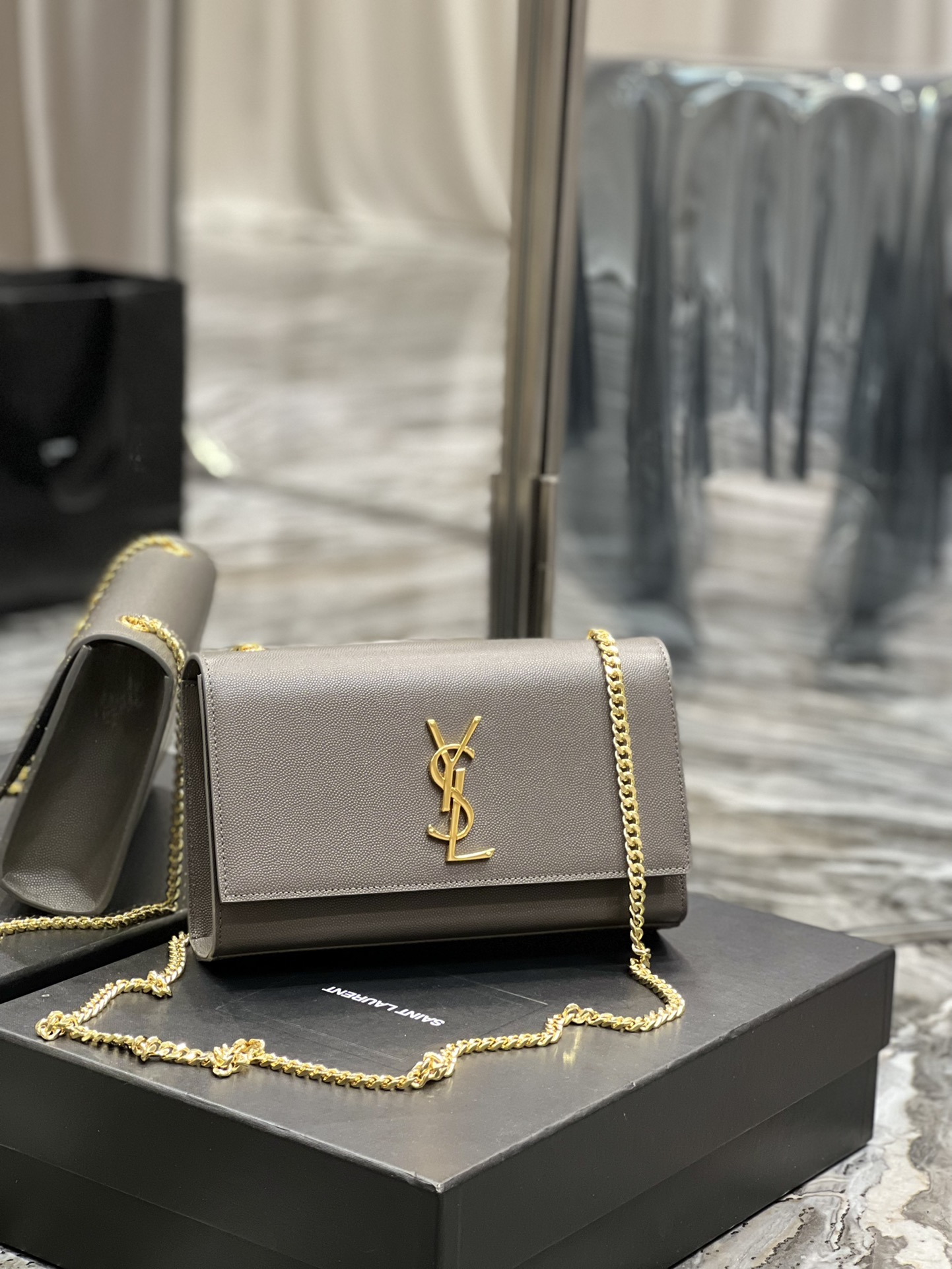 Handbags SAINT LAURENT 364021 size 24x14.5x5 cm - vstockx
