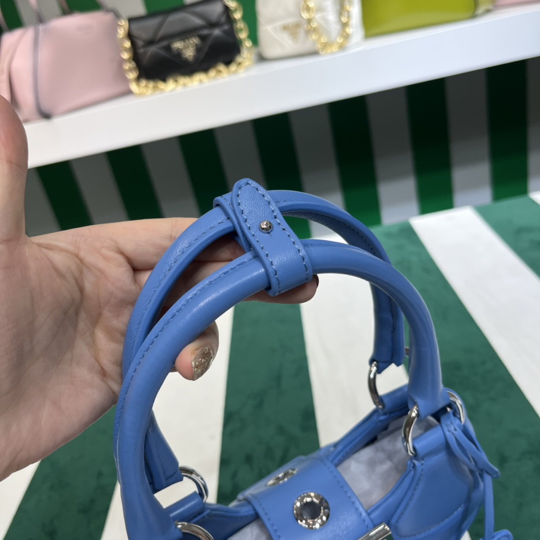 Handbags Prada PRADA PASSAVELA 1BA381 size:23x16x9 cm - vstockx