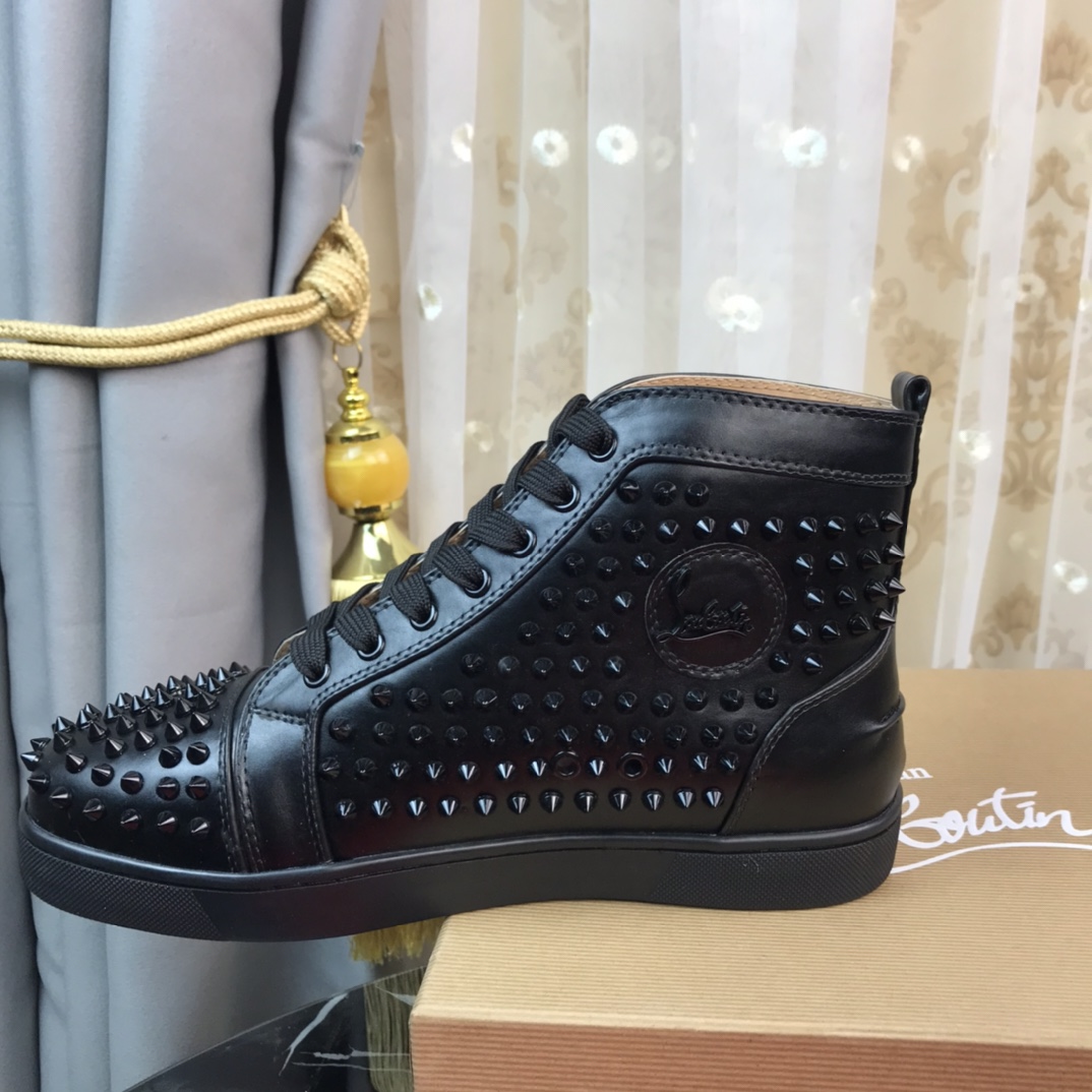 Christian Louboutin Louis Junior Spikes Orlato Flat Sneakers 4 - vstockx