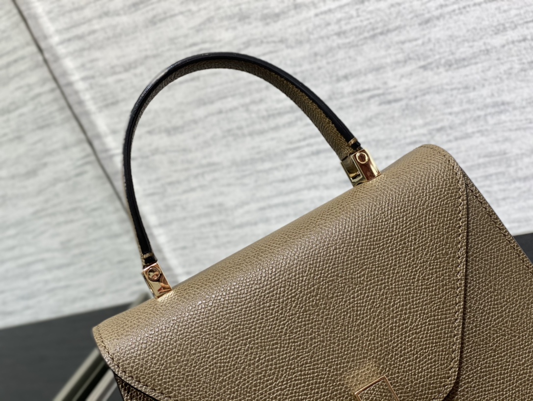 Handbag VALEXTRA size *'* - vstockx