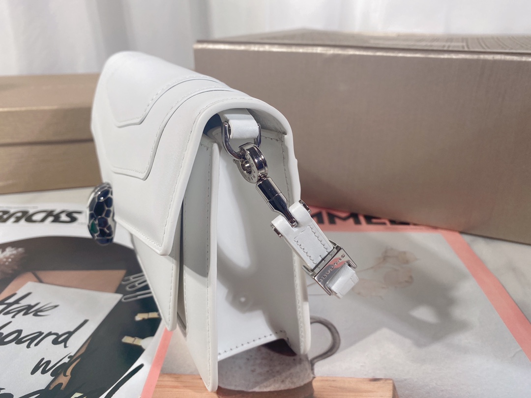 Handbags Bvlgari 292104950 size:22*15*4.5 cm - vstockx