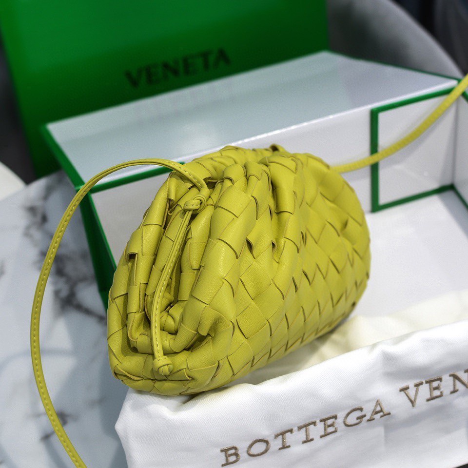 handbags Bottega Veneta The pouch size:23*13*8 - vstockx