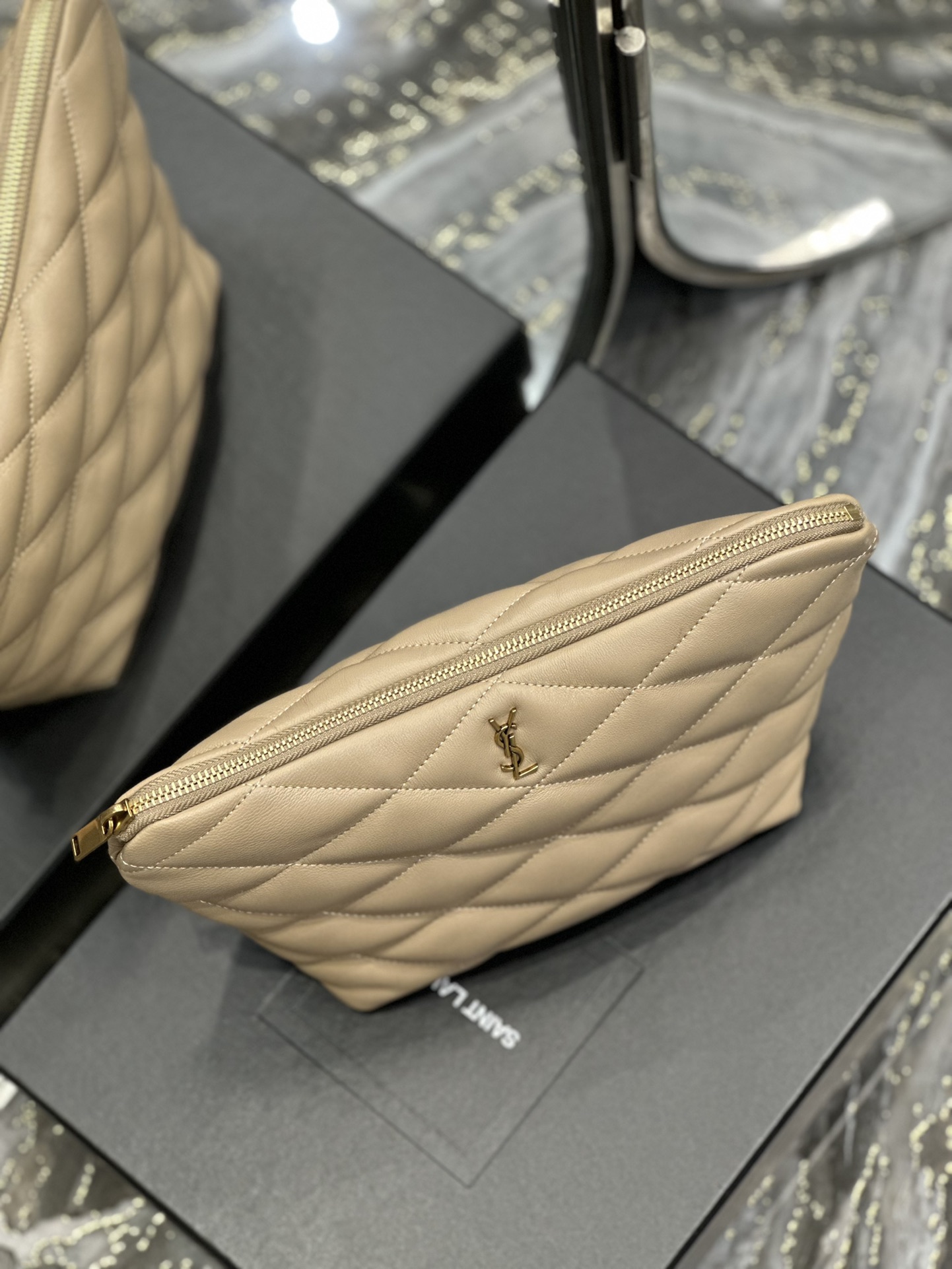 Handbags SAINT LAURENT 696779 size 26x19x11 cm - vstockx