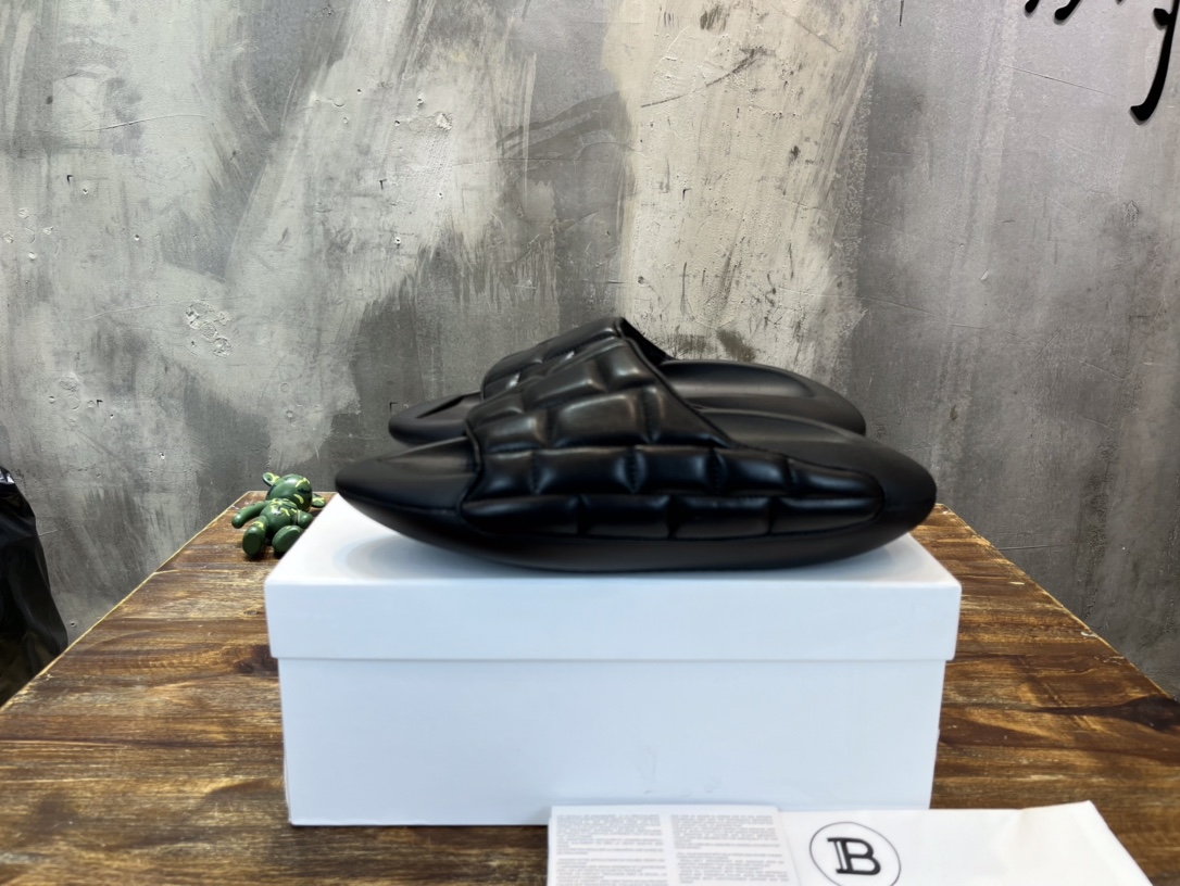 Balmain Quilted leather B-IT mules 4 - vstockx