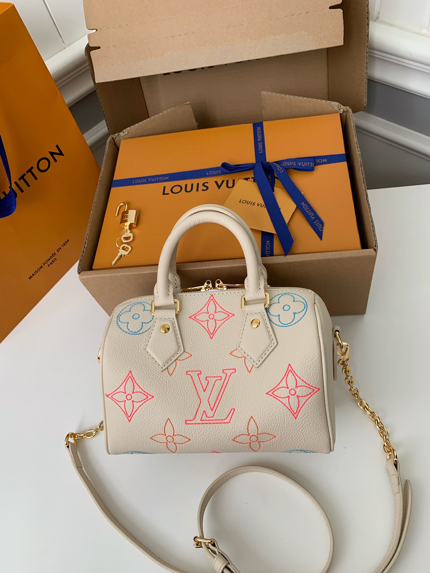 Handbags Louis Vuitton M46667 size:20.5*13.5*12cm - vstockx