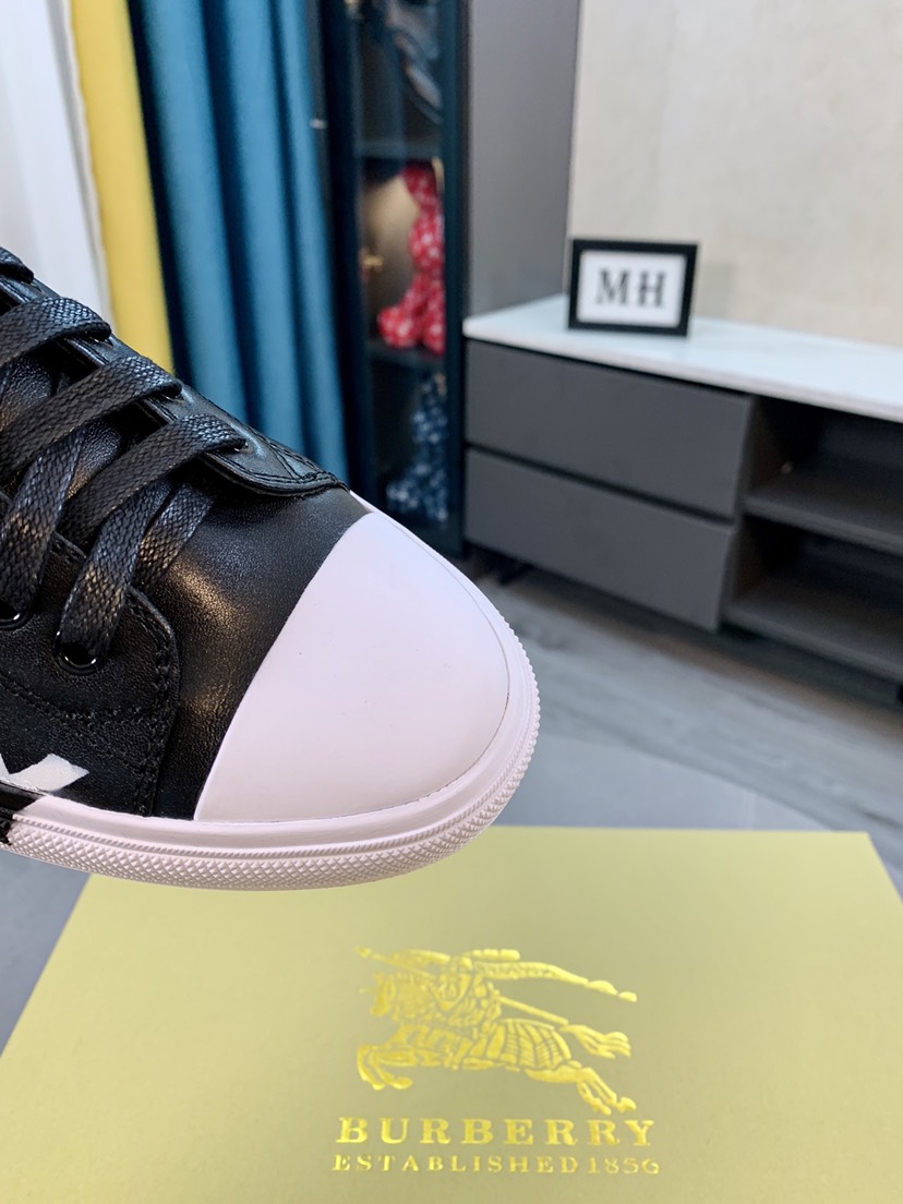 Burberry Gabardine Icon Stripe Logo Print Black White - vstockx