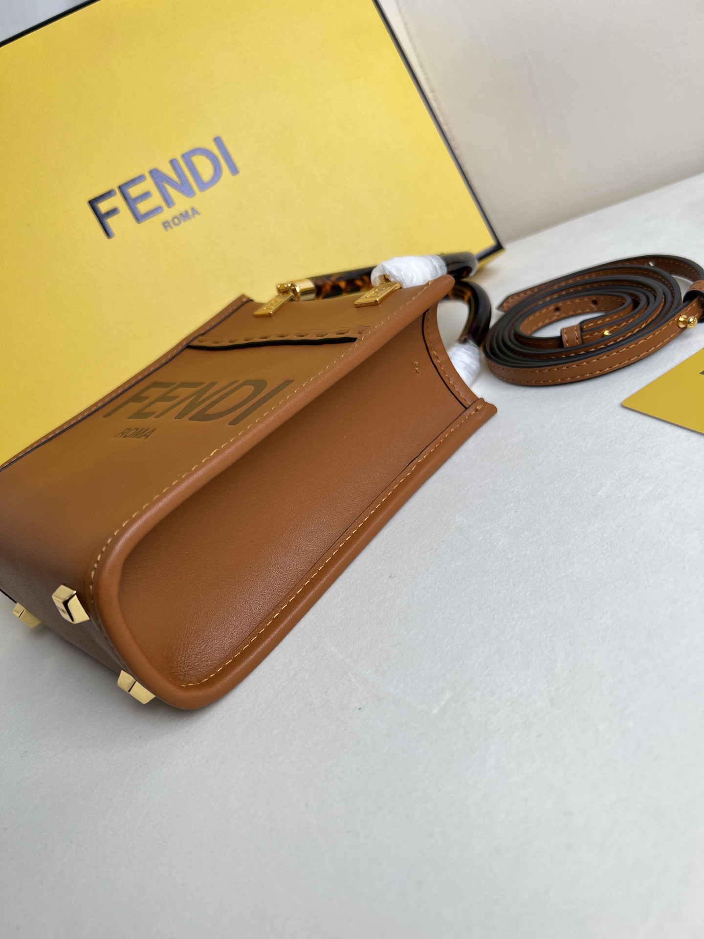 handbags FENDI 208 size:18*13*6.5 - vstockx