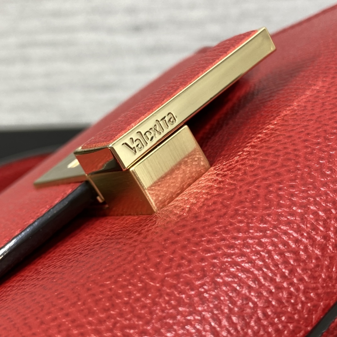 Handbag VALEXTRA size '**' - vstockx