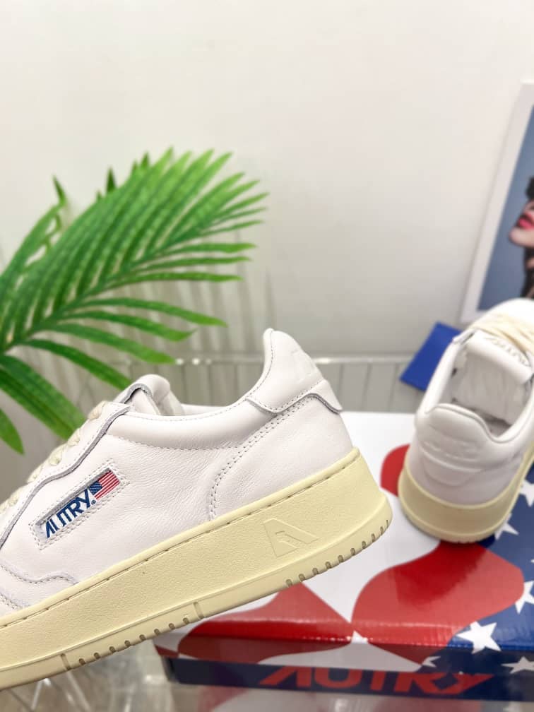 Autry Medalist Leather Low White - vstockx