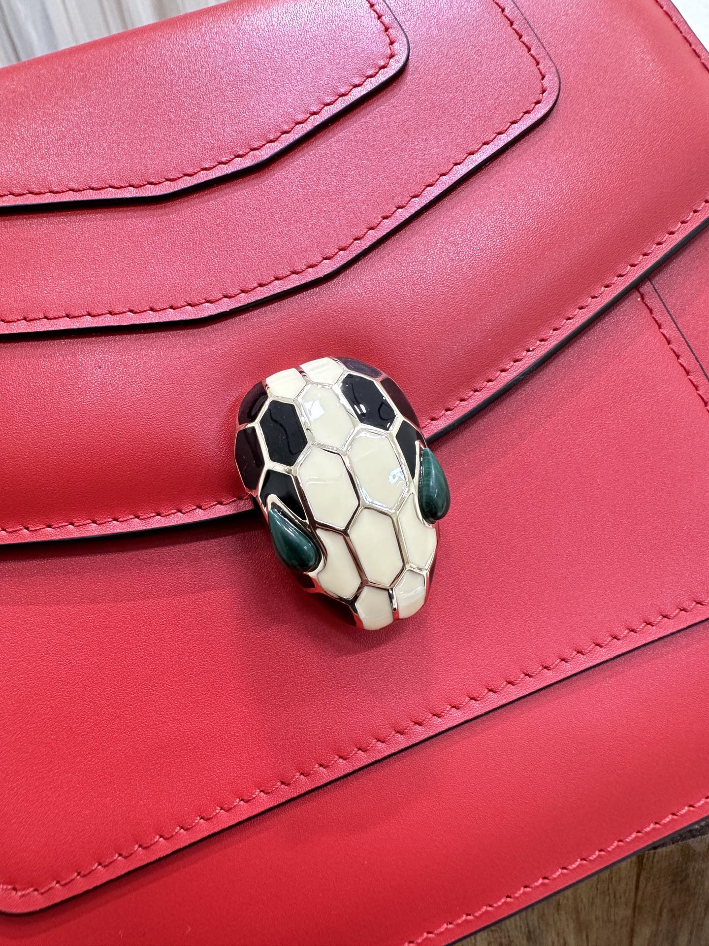 Handbags Bvlgari 38329 size:18*16*9 cm - vstockx