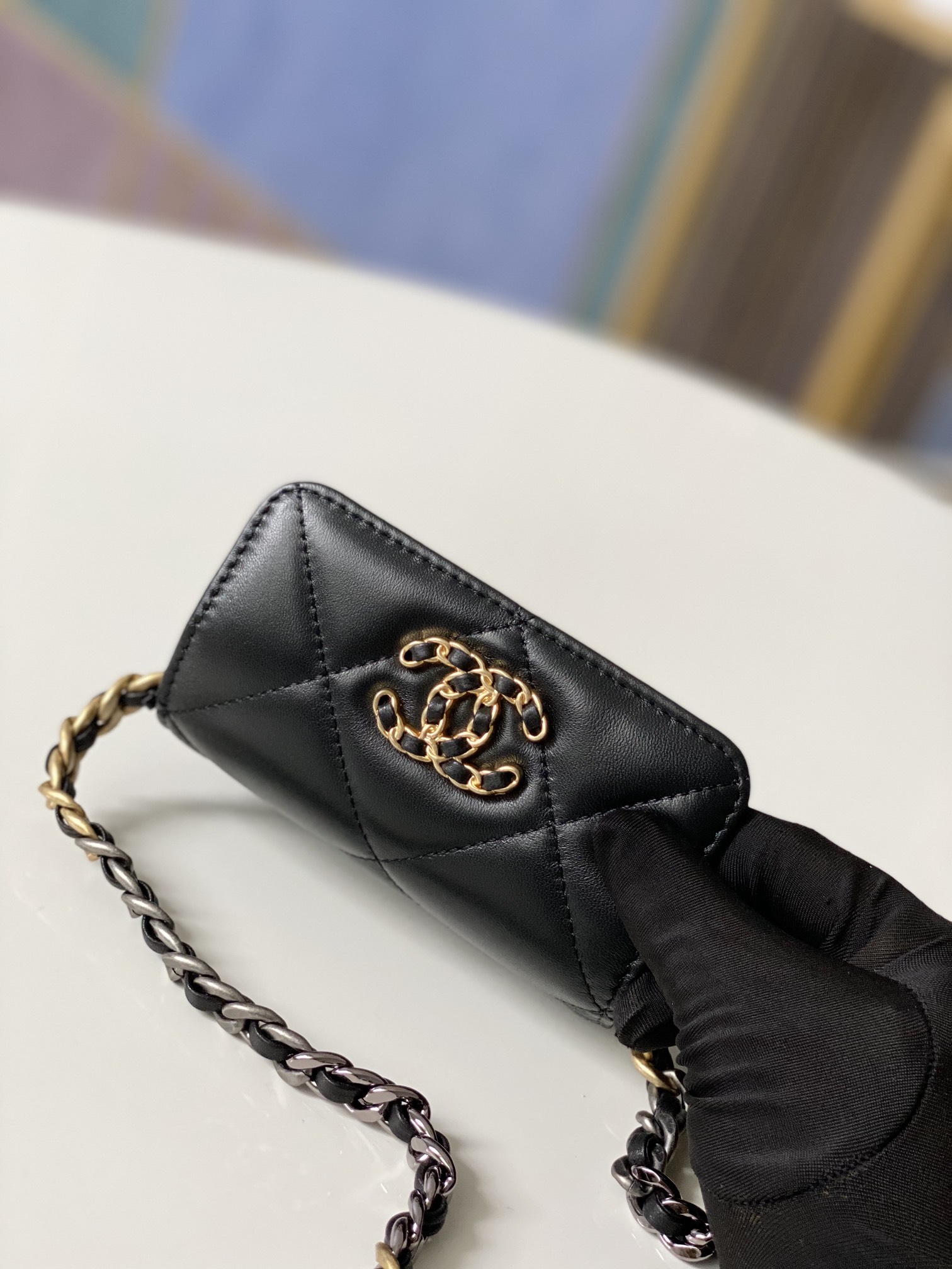 Handbag Chanel 81166 size 12 8.5 2.5 cm - vstockx