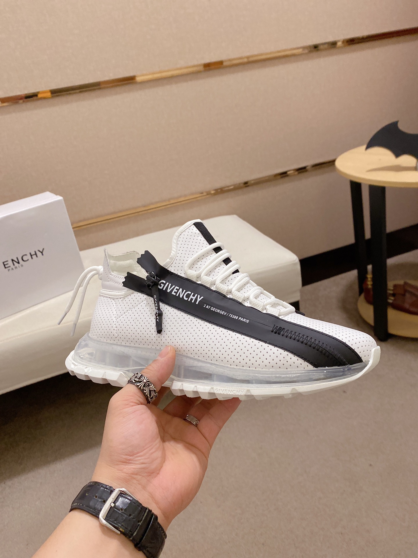 Givenchy Spectre Zip Sneakers 4 - vstockx