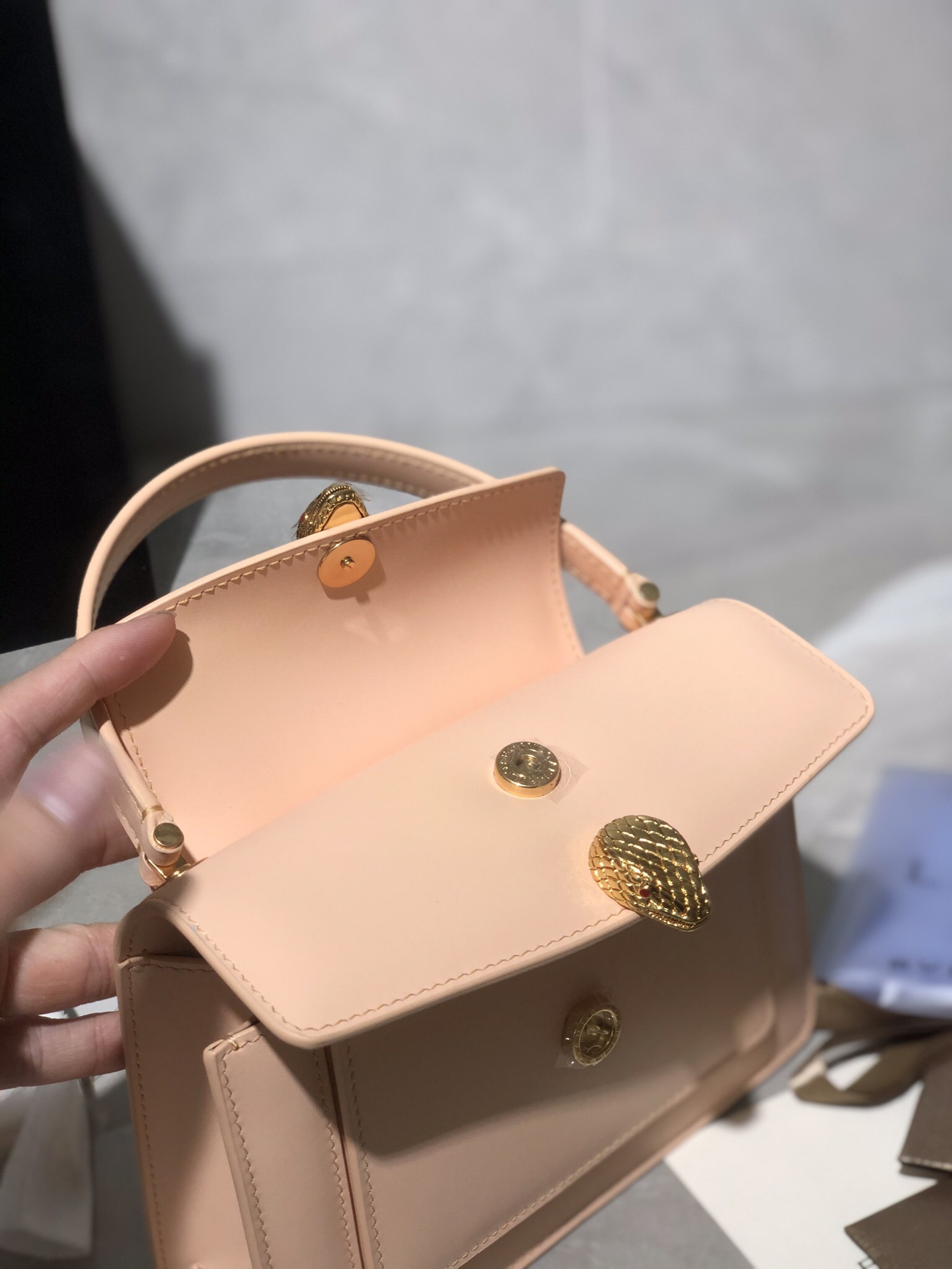Handbags Bvlgari 288739 size:18.5*13*6.5 cm - vstockx