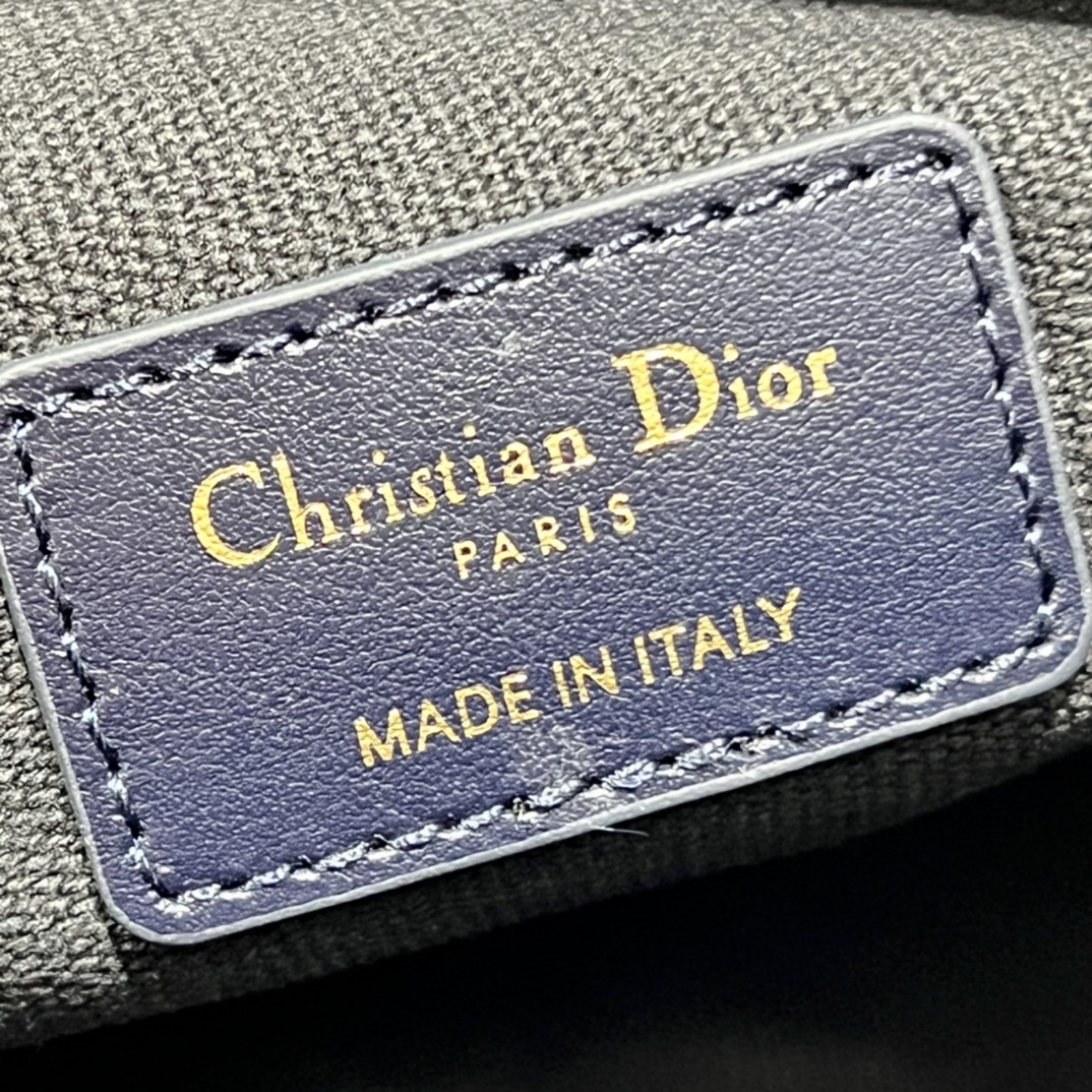 Handbag Dior 5556 size 25  16 cm - vstockx