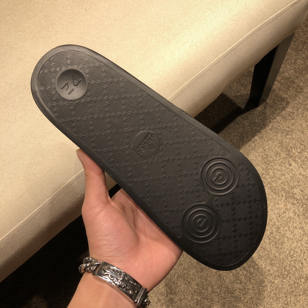 Gucci Slippers 49 - vstockx