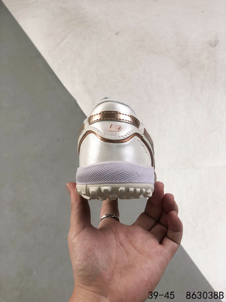 ASICS football shoes 2 - vstockx