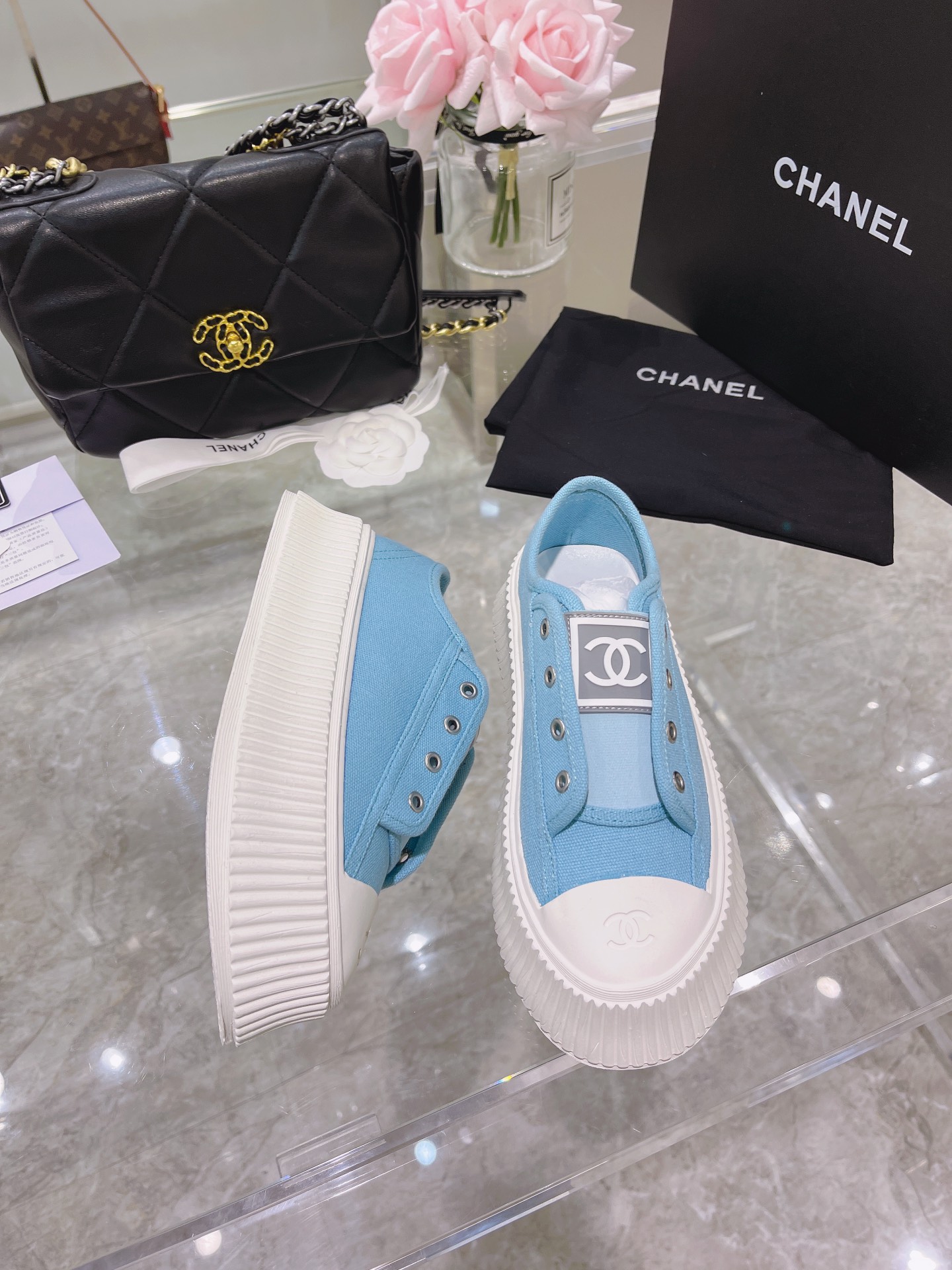 Chanel Platform Sneaker 17 - vstockx