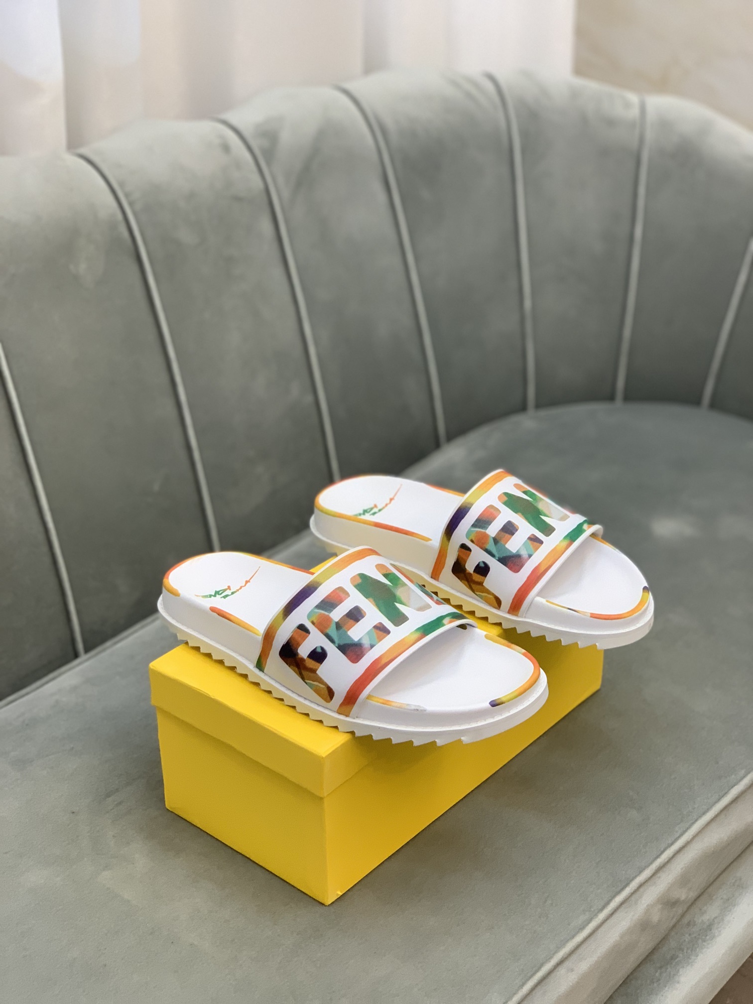 Fendi Slides 6 - vstockx