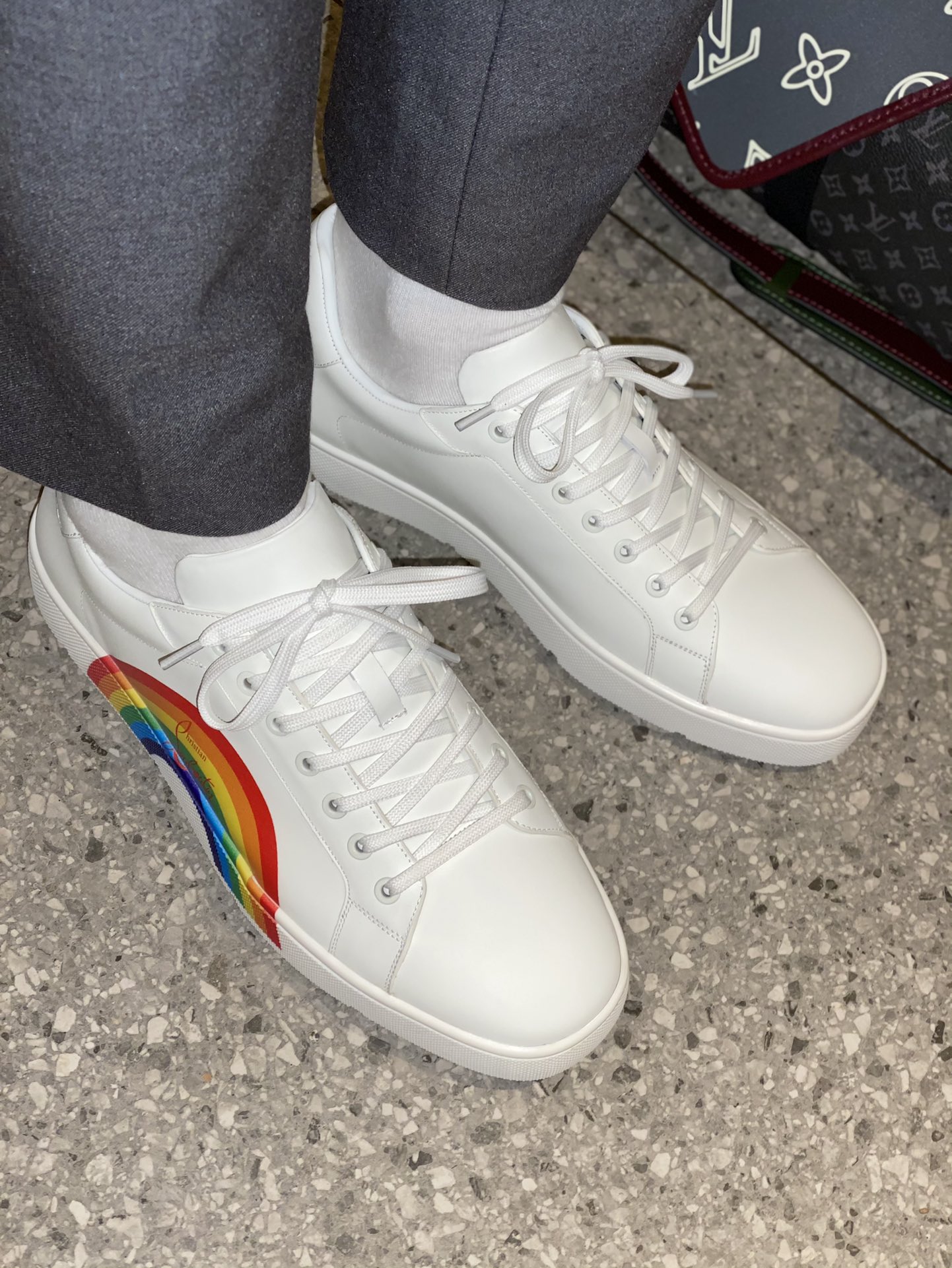 Christian Louboutin Low Top Sneakers 6 - vstockx