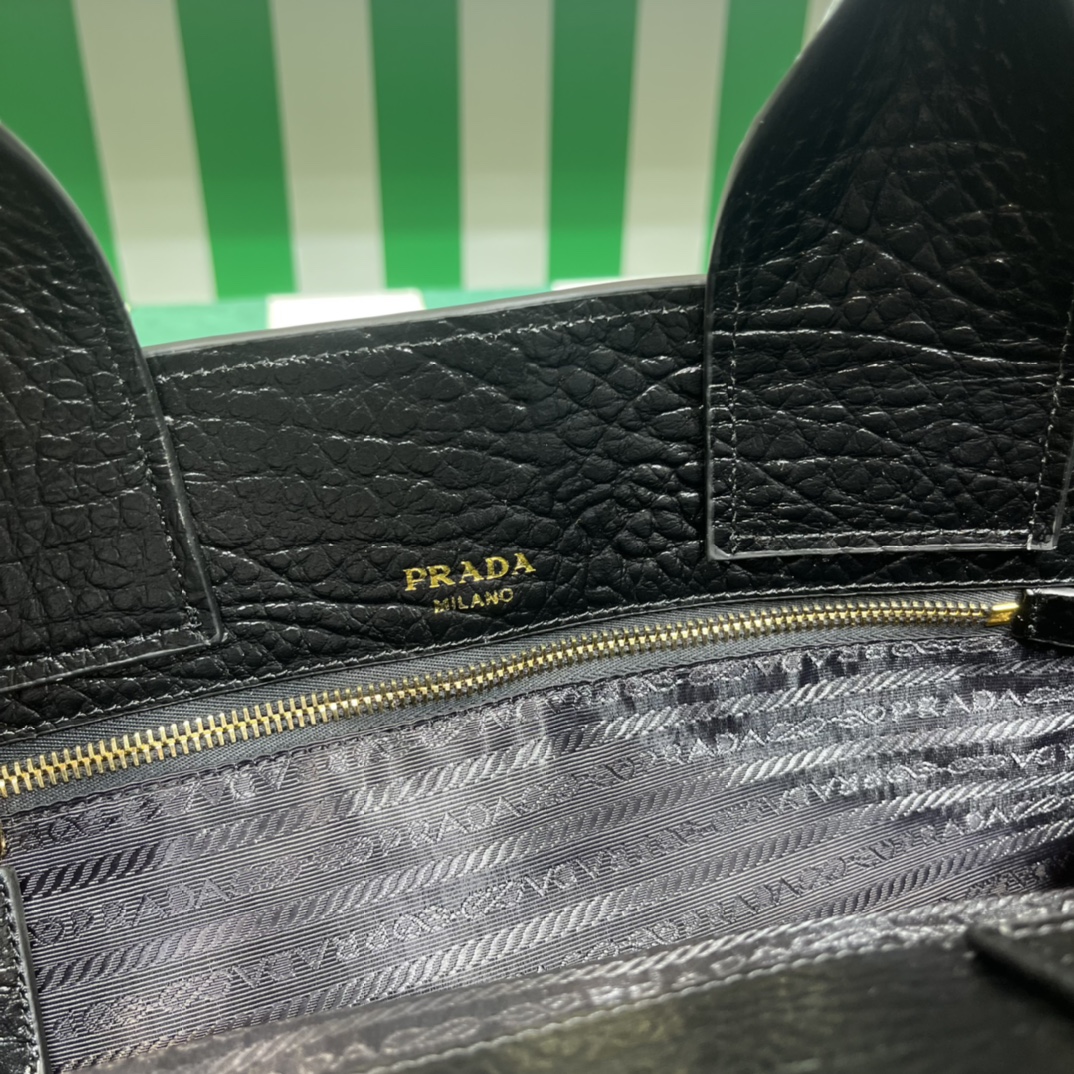 Handbags Prada 1BG440 size:16×26×40 cm - vstockx