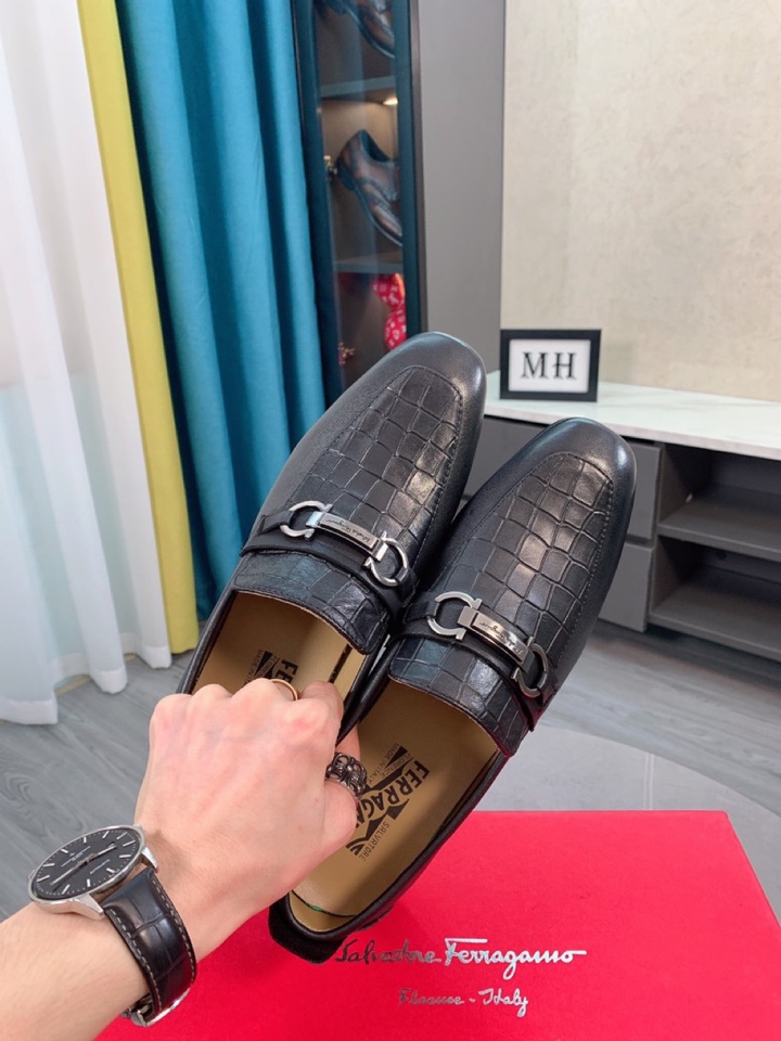 Salvatore Ferragamo Boots 35 - vstockx