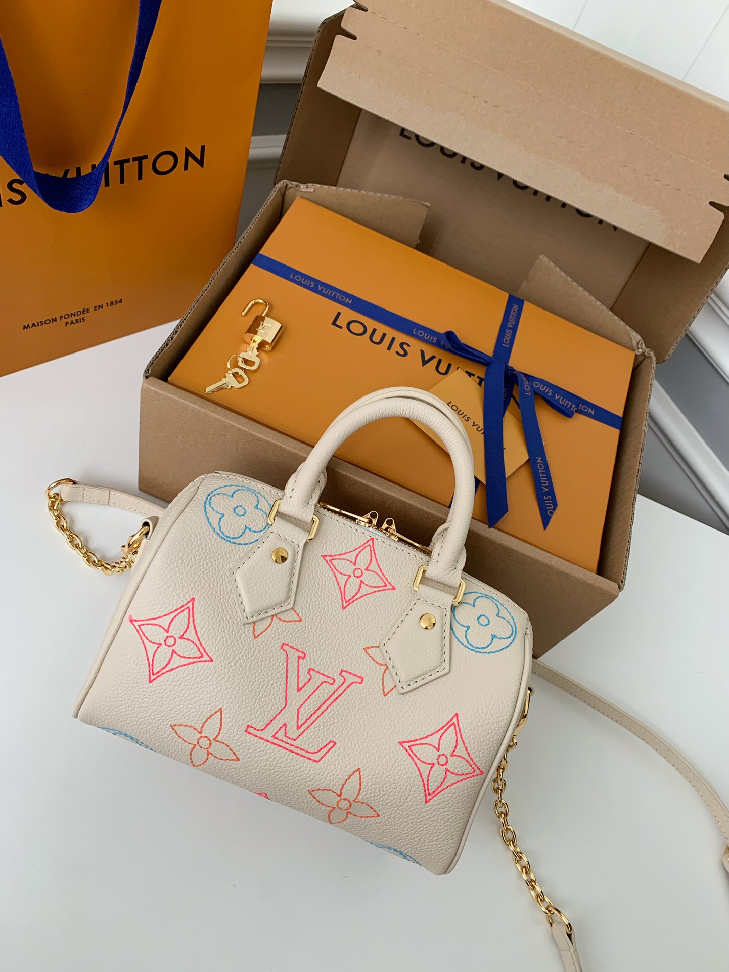 Handbags Louis Vuitton M46667 size:20.5*13.5*12cm - vstockx