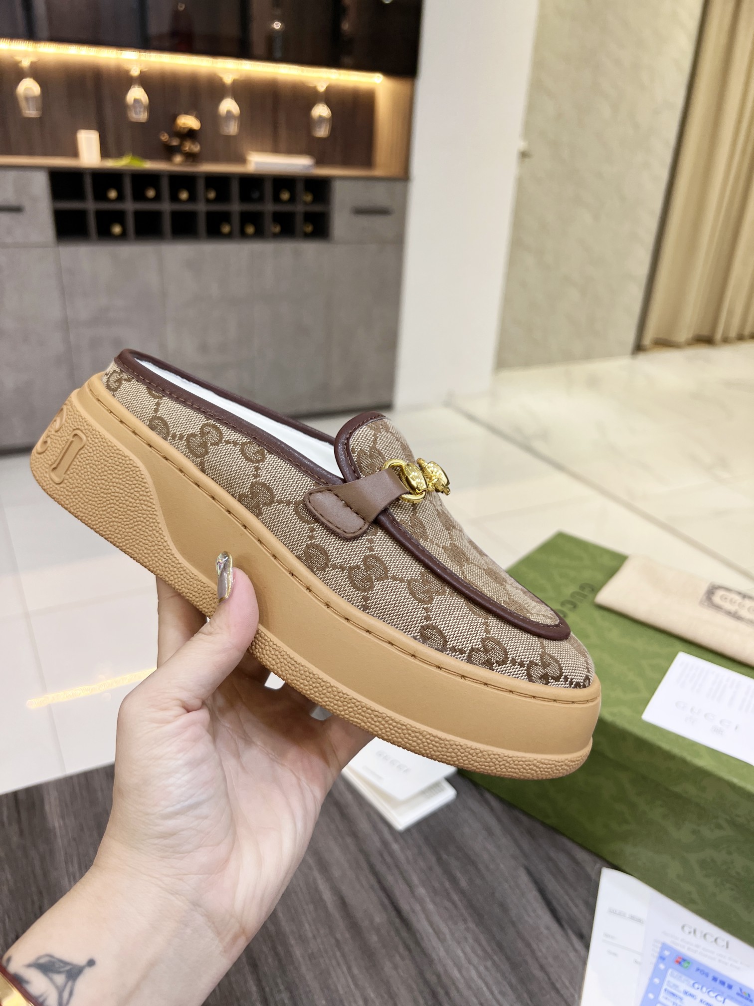 Gucci Women's WOMEN 6 - vstockx
