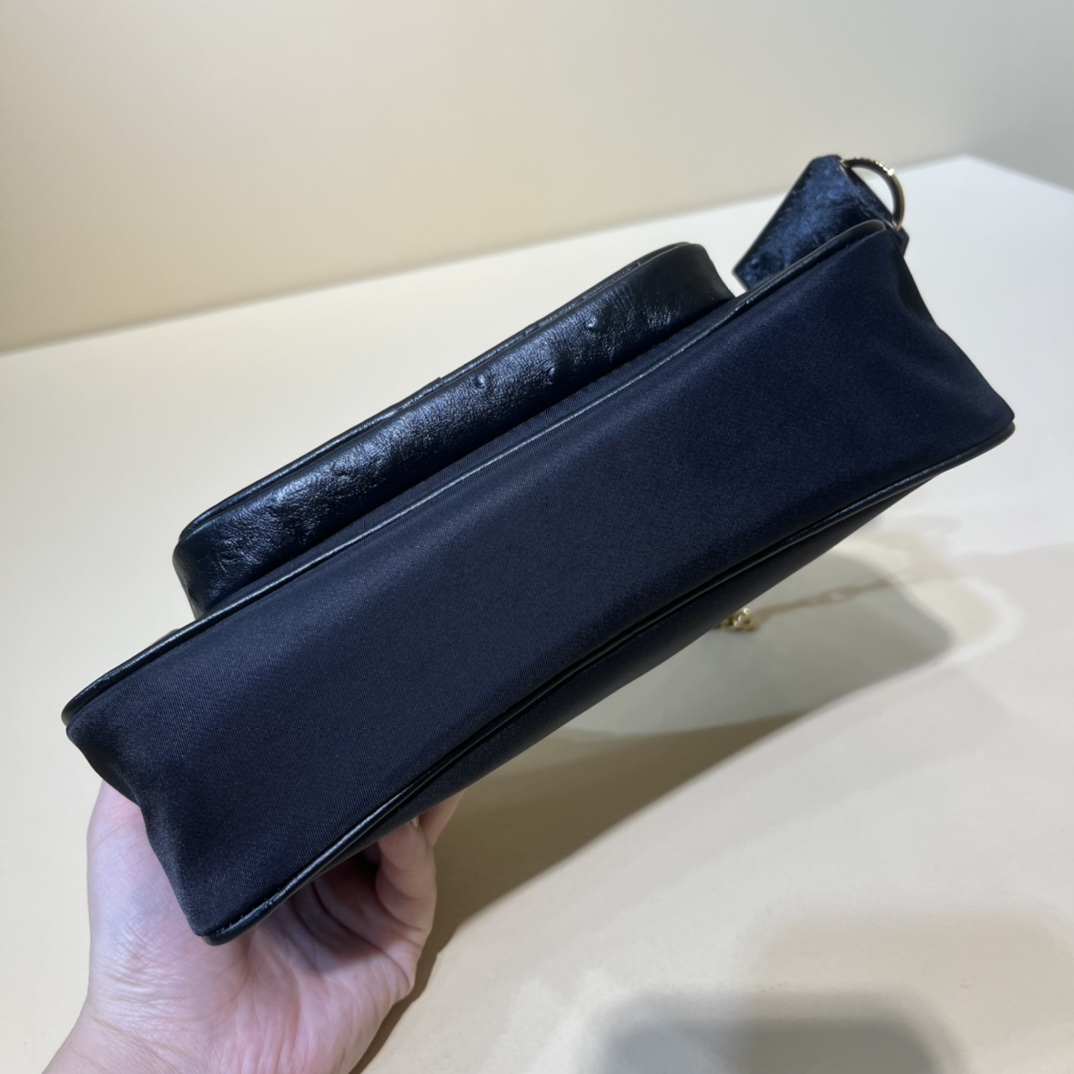 Handbags Prada 1BC198 size:22x19.5x6CM - vstockx