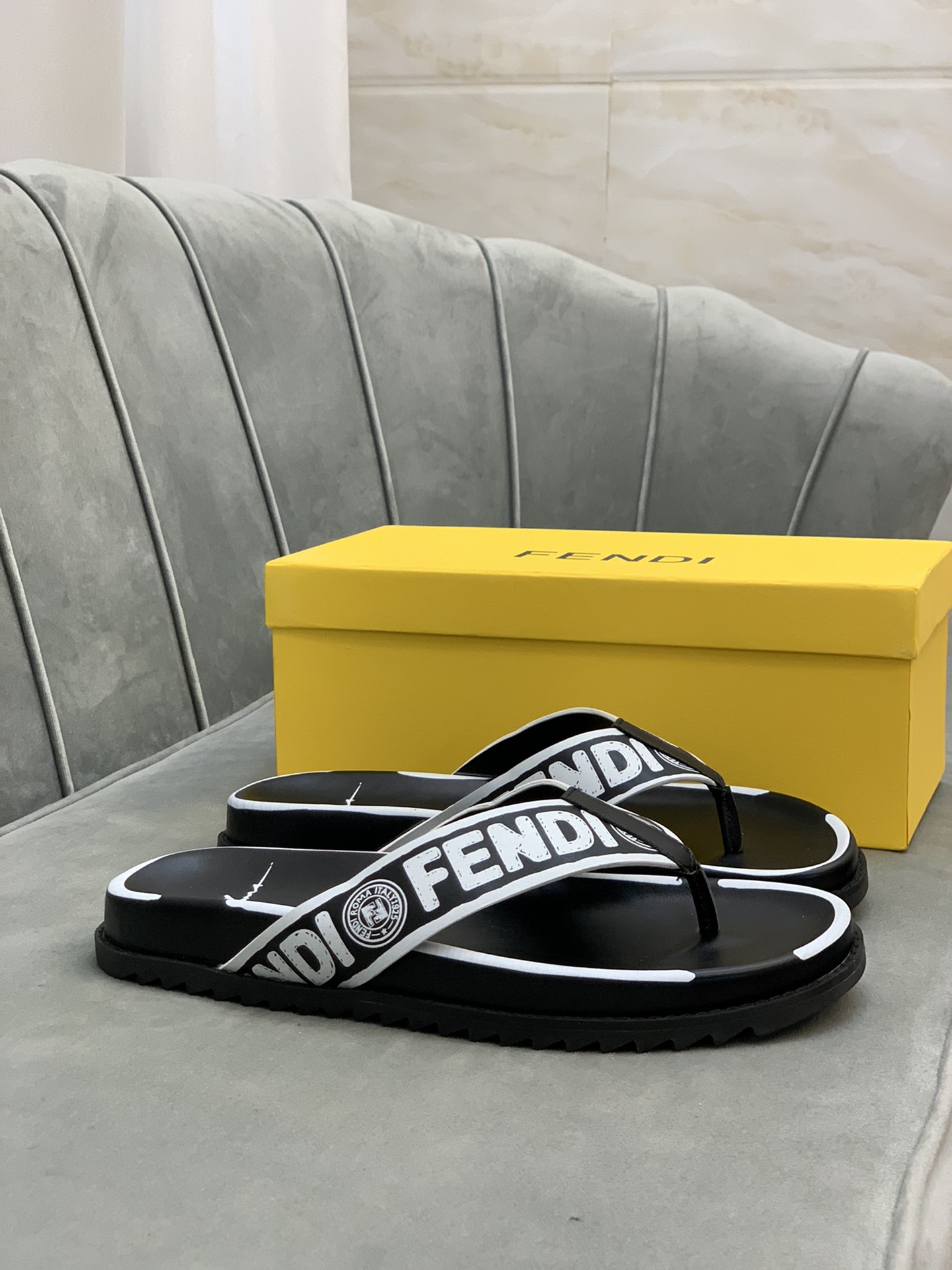 Fendi Slides 5 - vstockx