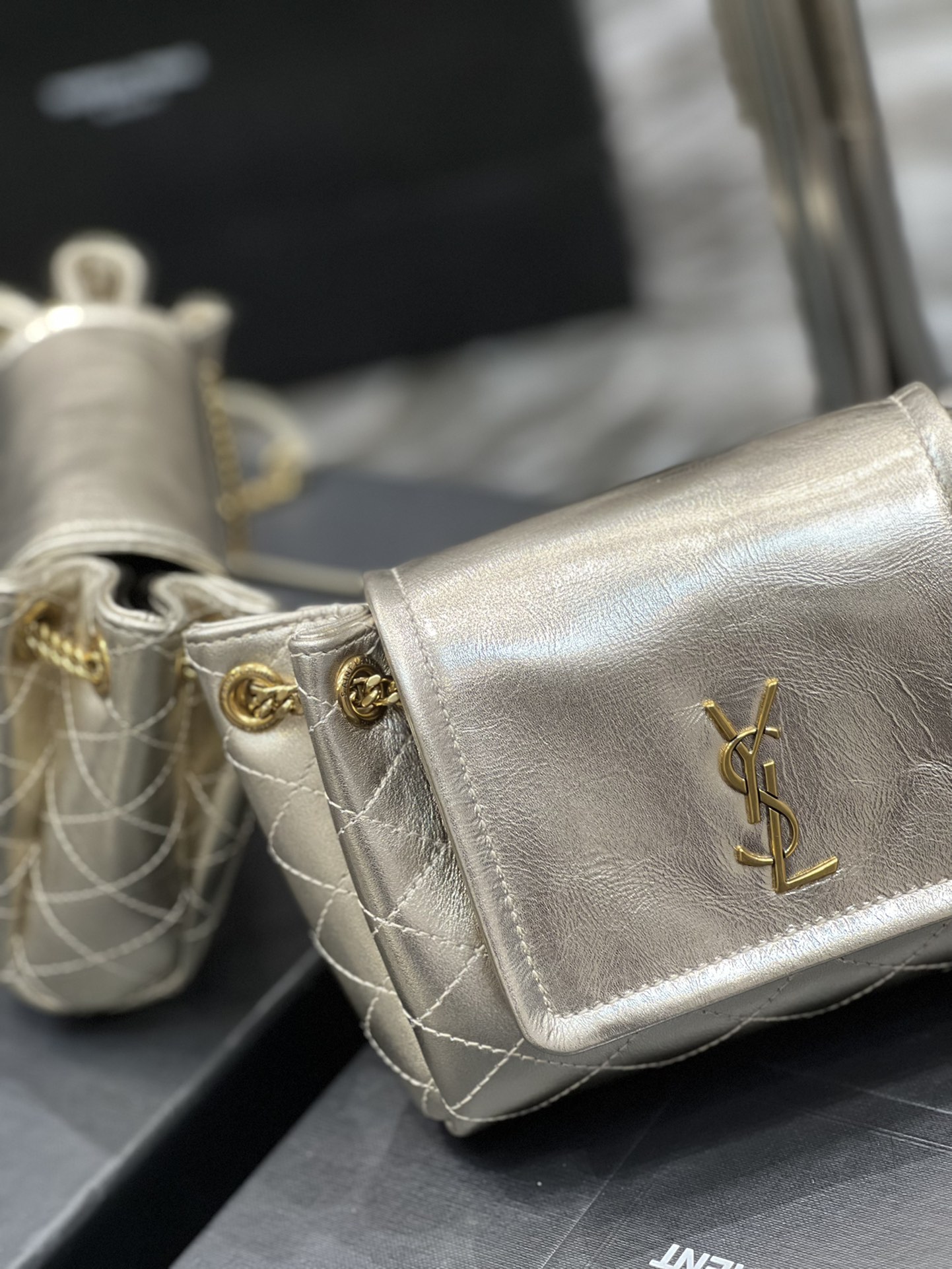 Handbags SAINT LAURENT 672738 size 18x13x6 cm - vstockx