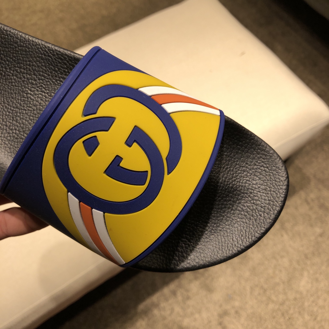 Gucci Slippers 44 - vstockx