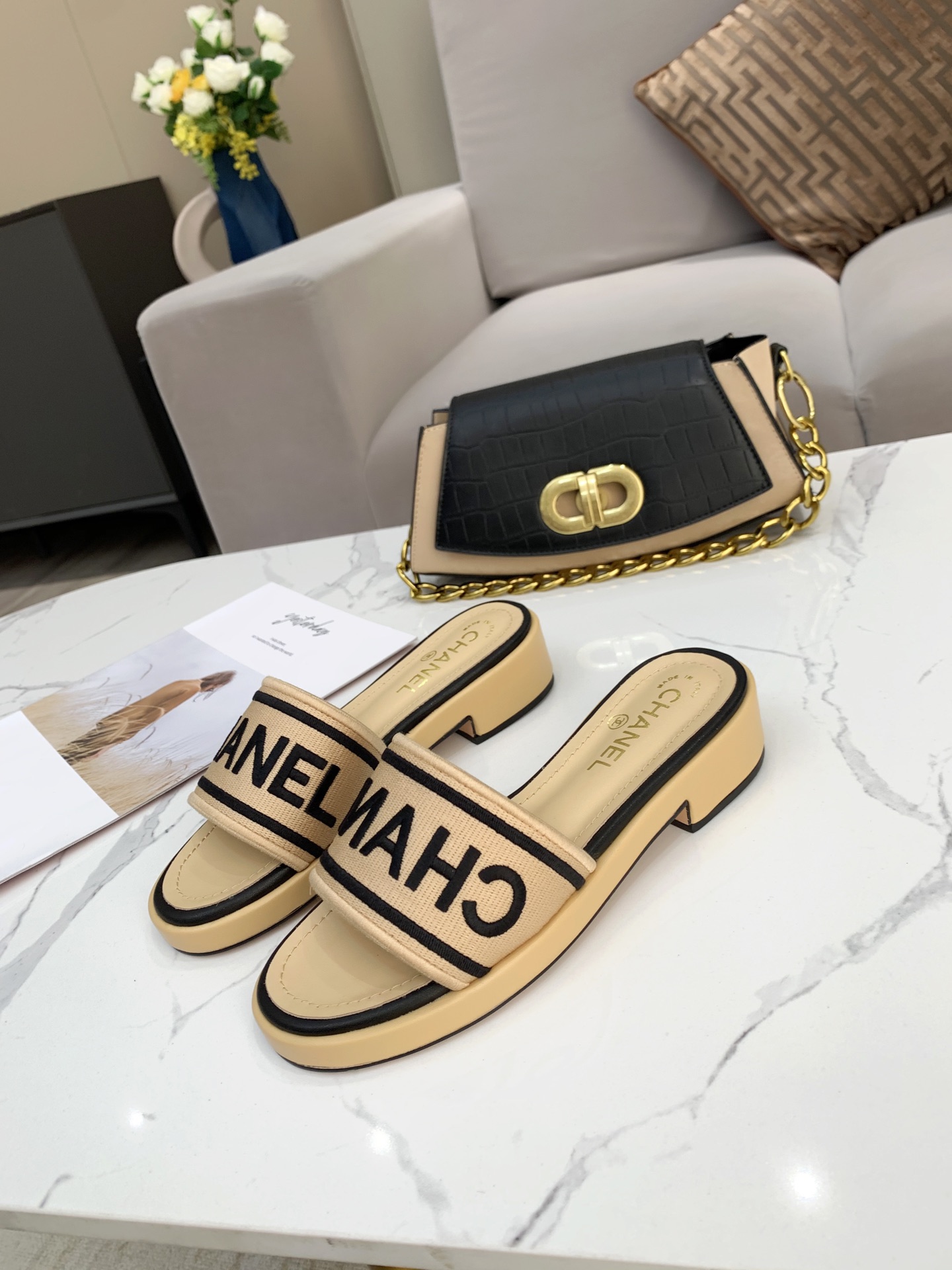 Chanel Slides 18 - vstockx