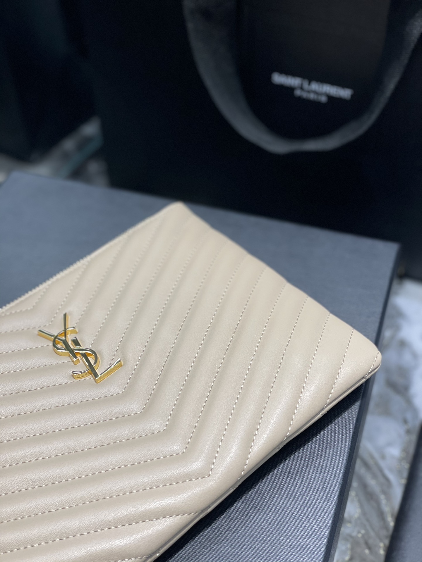 Handbags SAINT LAURENT 379039 size 24  17.5  1.5 cm - vstockx