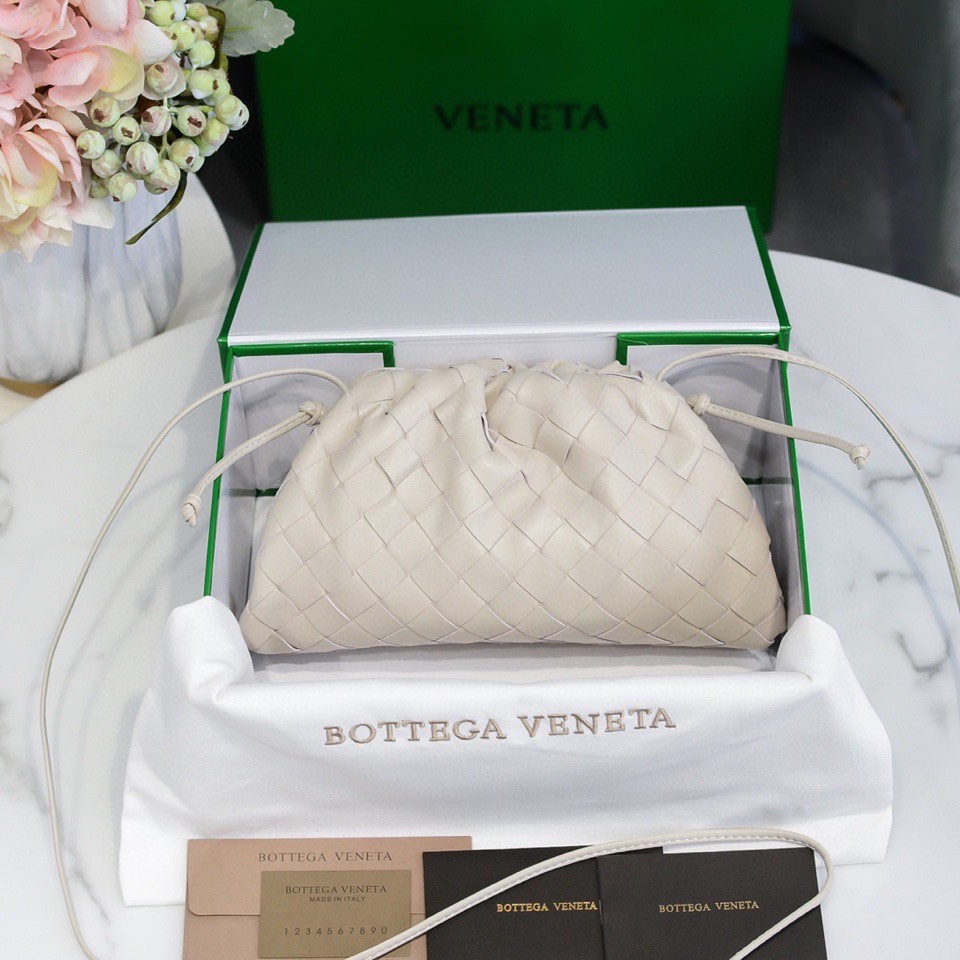 handbags Bottega Veneta The pouch size:23*13*8 - vstockx