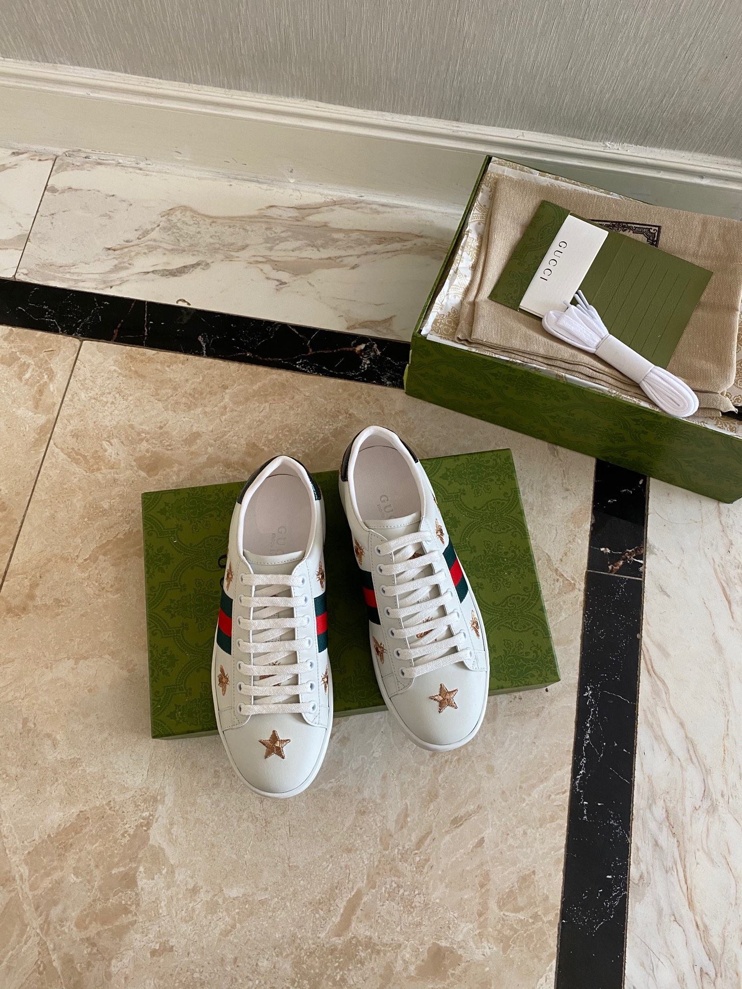 Gucci Women's Ace sneaker with bee sneaker 4 - vstockx