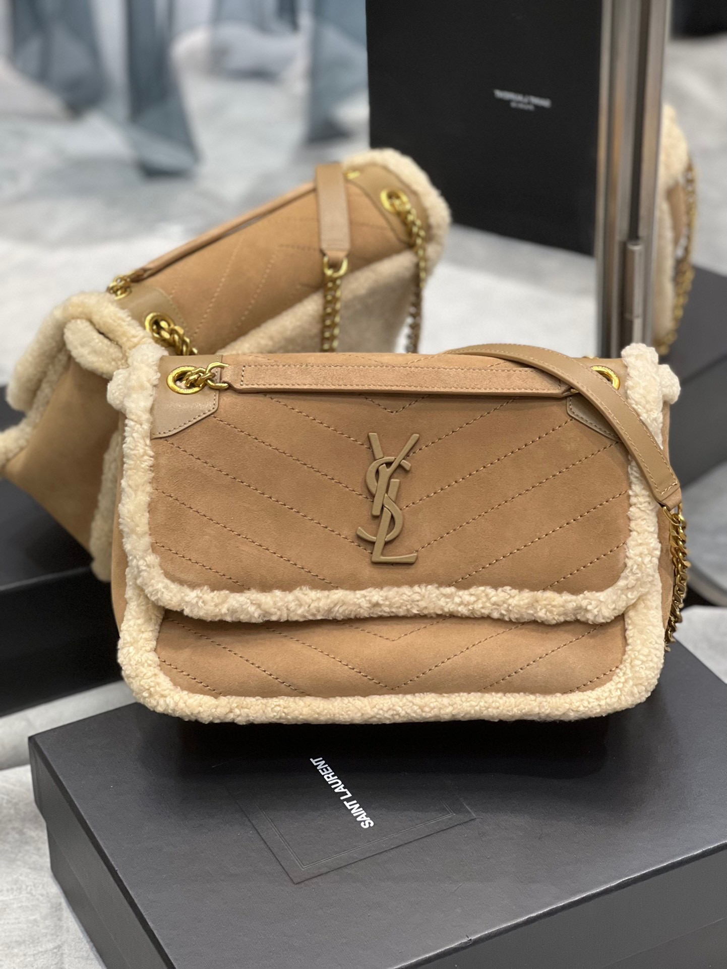 Handbags SAINT LAURENT 498894 size 28  20  8.5 cm - vstockx