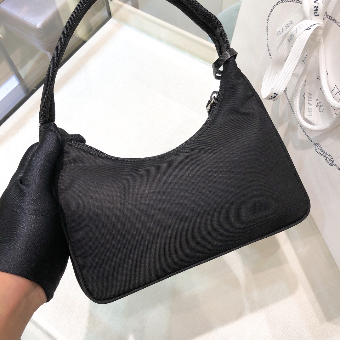 handbags prada Hobo 1NE515 re-edition 2000 Size:22*17*6 - vstockx