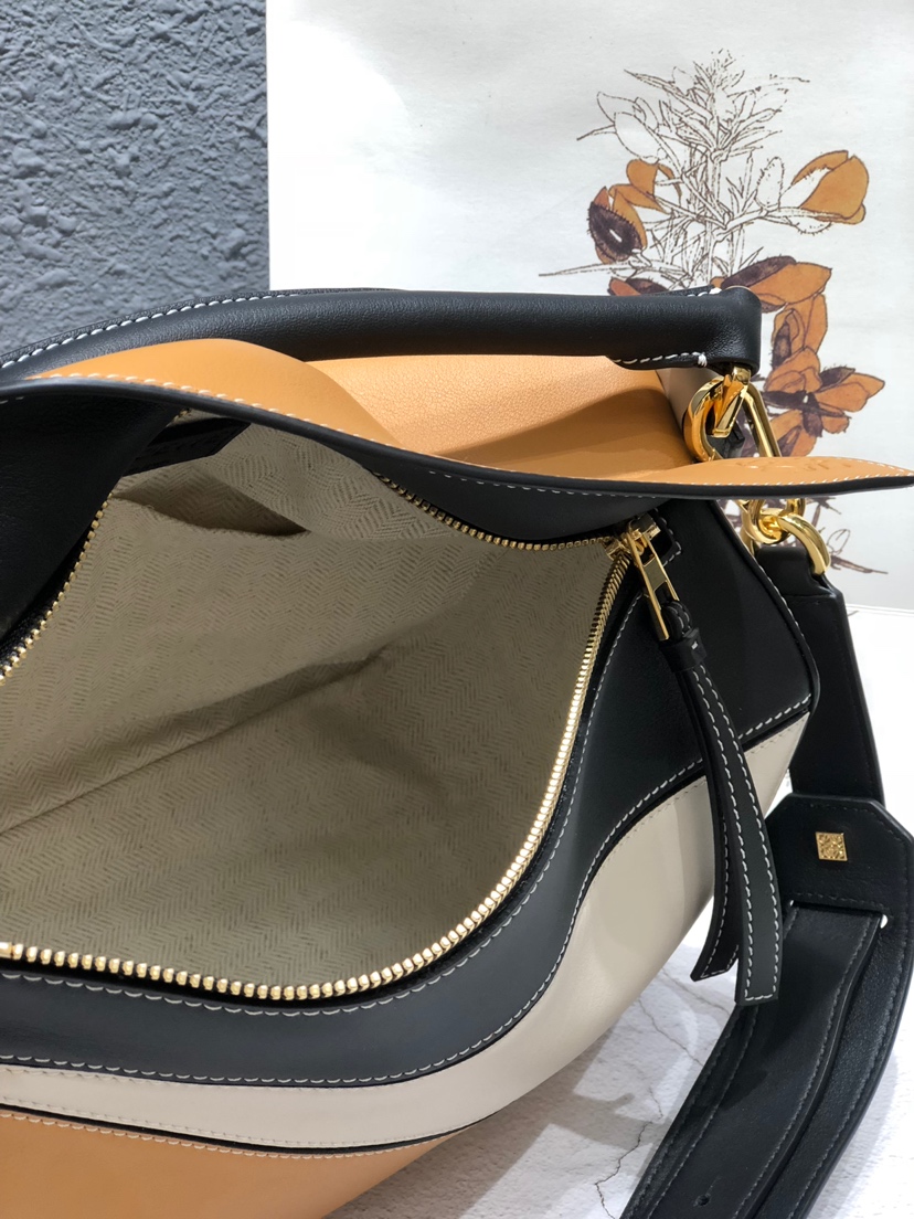 Handbags LOEWE Ykk size:29x18x12 cm - vstockx