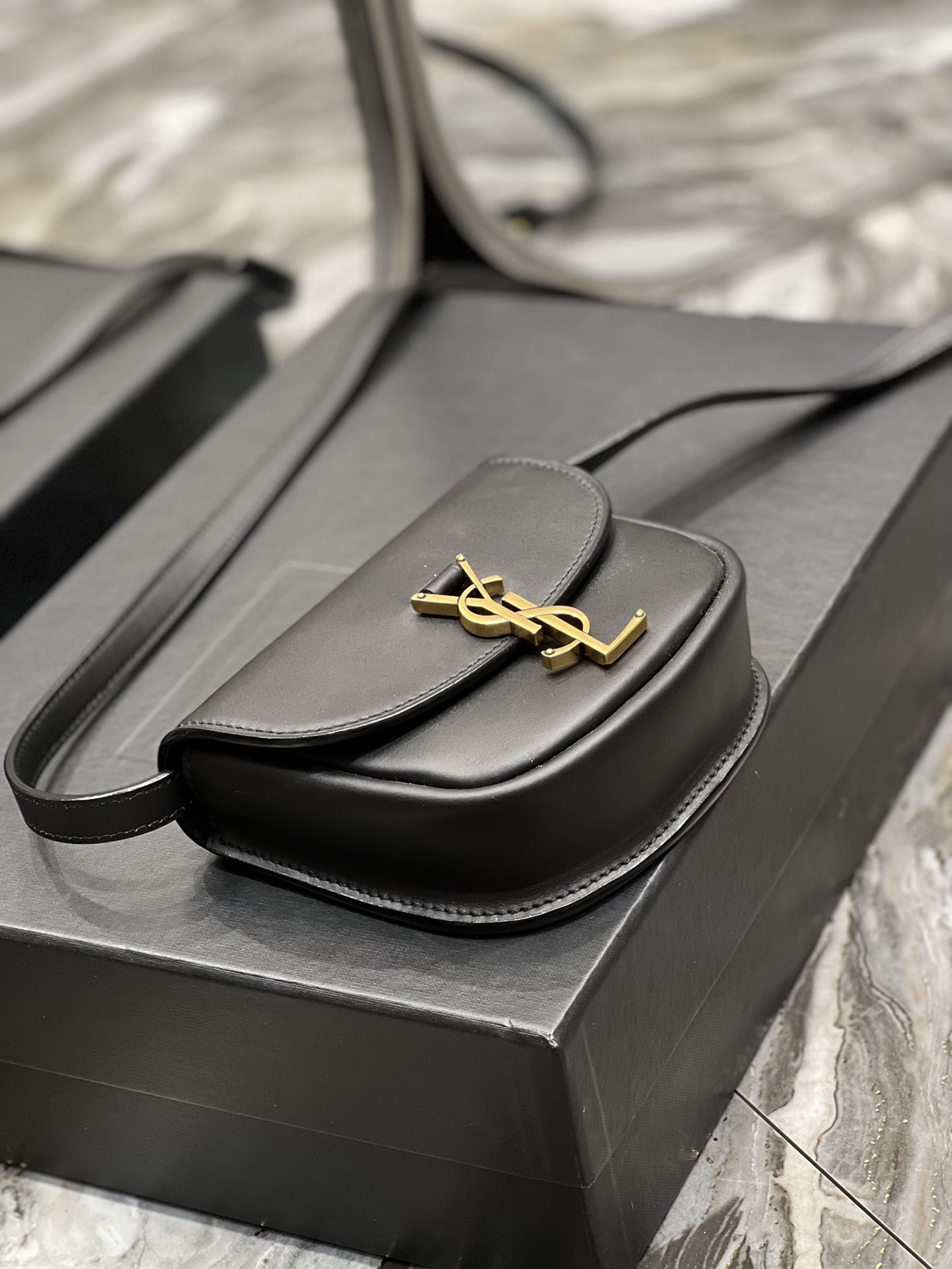 Handbags SAINT LAURENT 623097 size 15x14x4.5 cm - vstockx