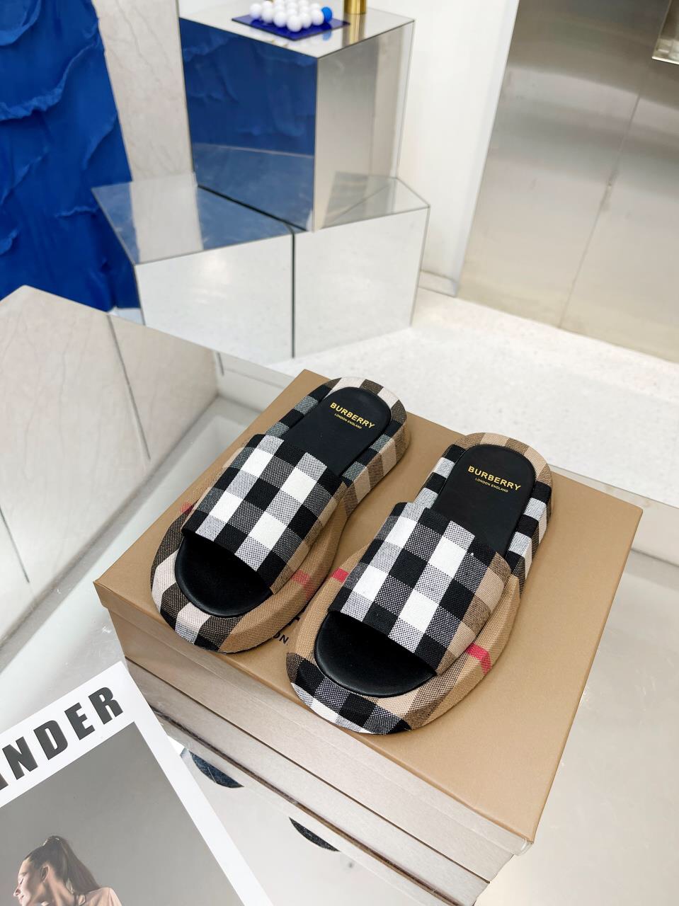 BURBERRY Buckingham Slides WOMEN 1 - vstockx