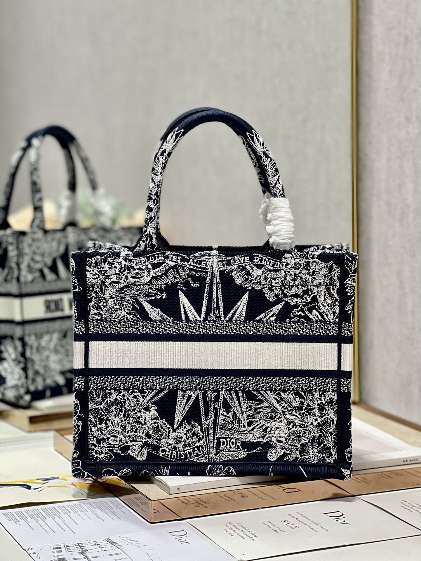 Handbag Dior 1265 size 26.5  21  14 cm - vstockx