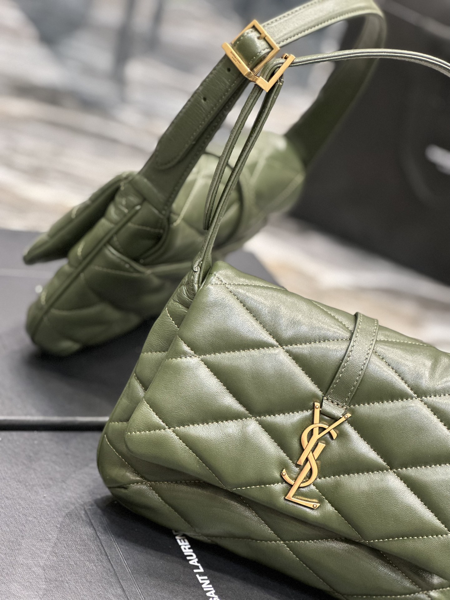 Handbags SAINT LAURENT 698567 size 24  18  5.5 cm - vstockx