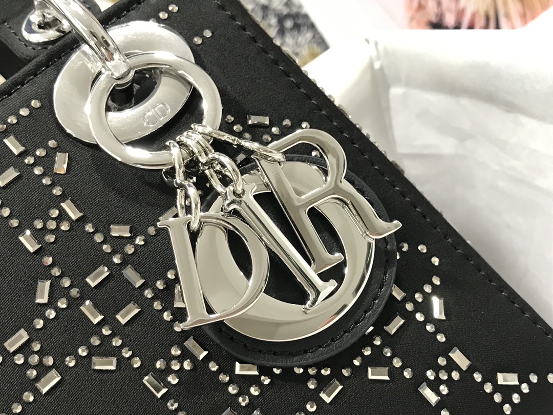 Handbag Dior M0505 size 17  15  7 cm - vstockx