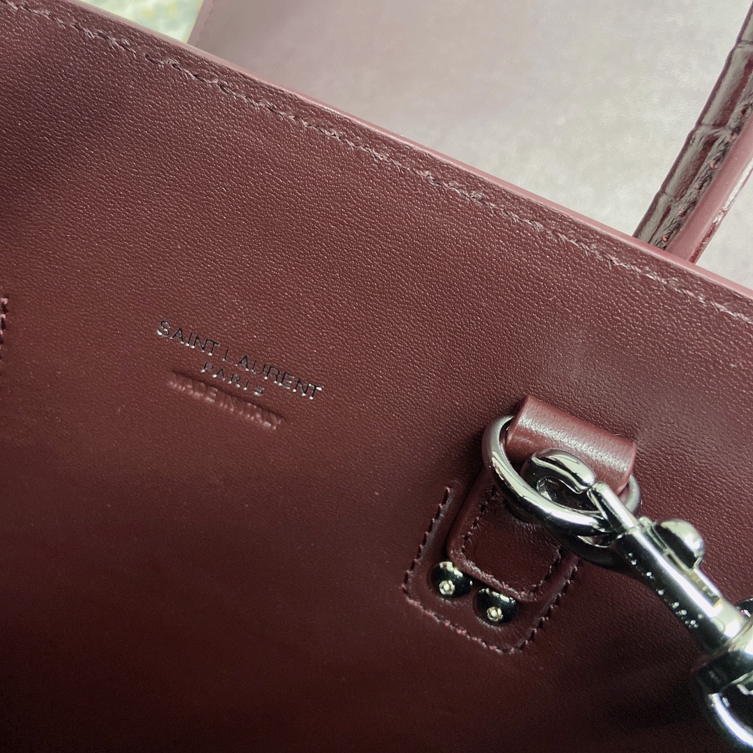 Handbags SAINT LAURENT 421863 size 26*20.5*12.5 cm - vstockx